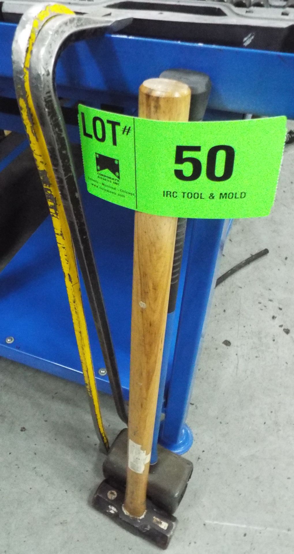 LOT/ SLEDGE HAMMERS & PRY BARS