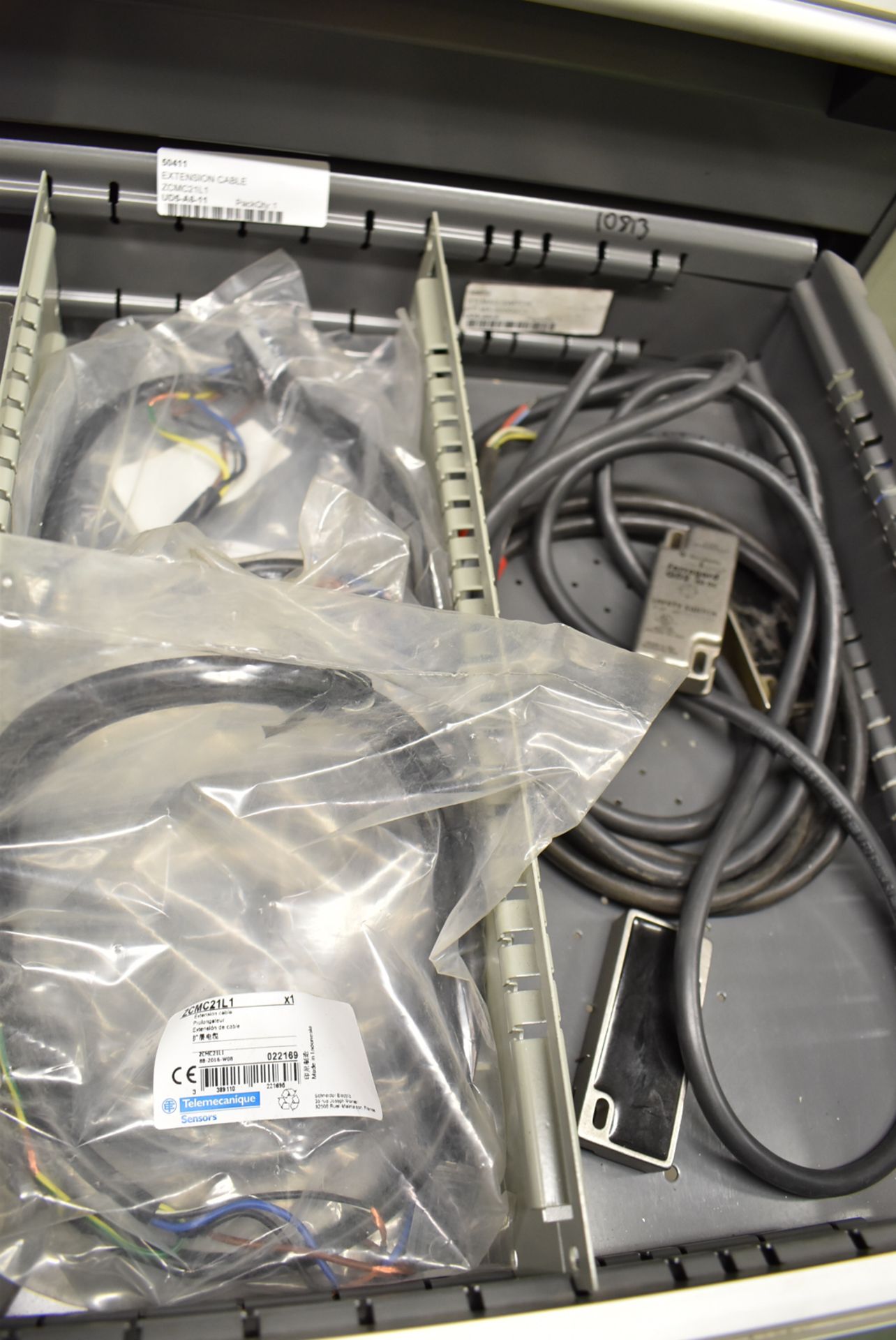 LOT/ CONTENTS OF DRAWER INCLUDING INDICATOR LIGHTS, SAFETY RELAYS, SENSORS, PHOTO RECEIVERS, CABLES, - Image 4 of 4