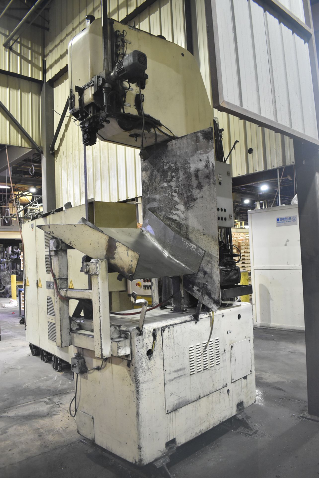 MFG UNKNOWN LARGE CAPACITY HEAVY DUTY FLOOR TYPE VERTICAL BAND SAW WITH ALLEN BRADLEY PANELVIEW PLUS - Image 2 of 3