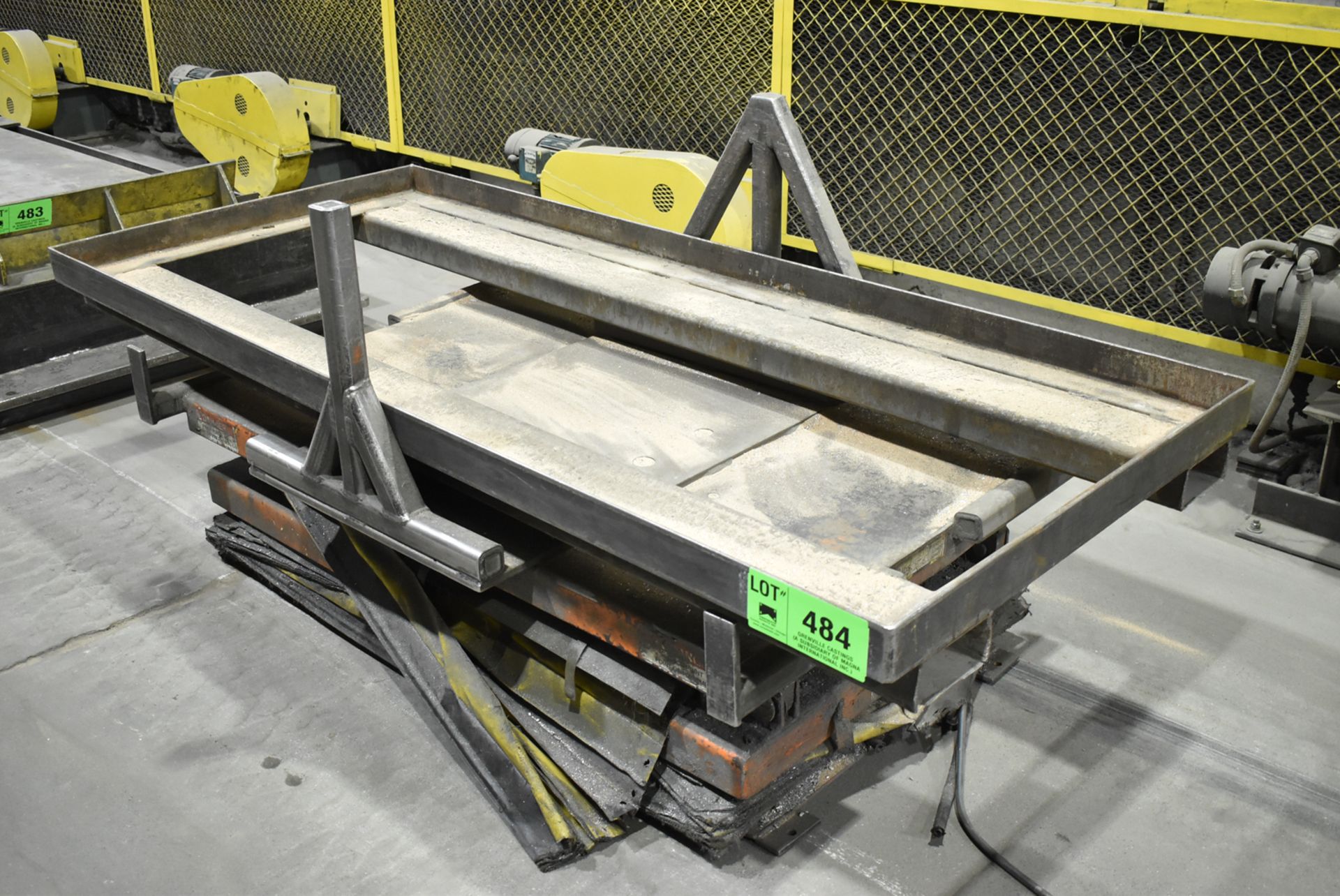 APPROX. 2000 LB. CAP SCISSOR LIFT TABLE (CI)