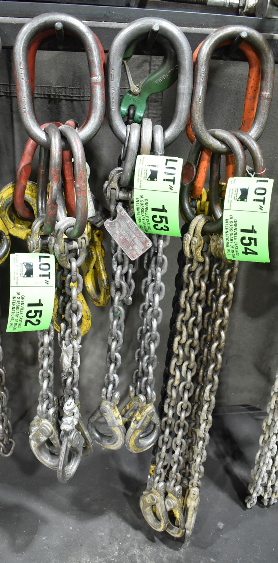 LOT/ 3.5' 2 HOOK LIFTING CHAIN & 2' 4 HOOK LIFTING CHAIN