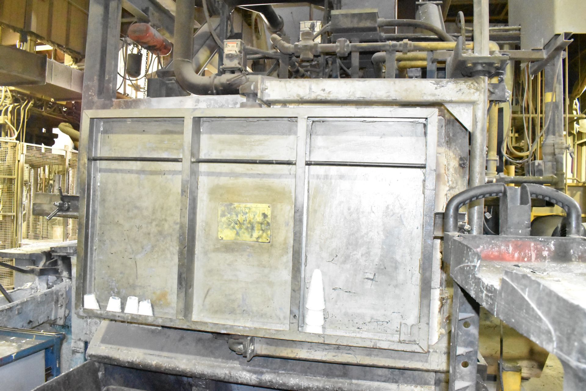 GASMAC TMDH 1800 NATURAL GAS FIRED ALUMINUM MELTING & HOLDING FURNACE WITH ALLEN BRADLEY PANELVIEW - Image 6 of 12