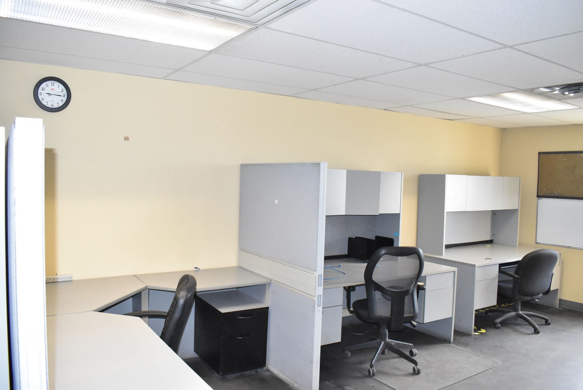 LOT/ CONTENTS OF ENGINEERING BULLPEN (FURNITURE ONLY) - Image 3 of 5