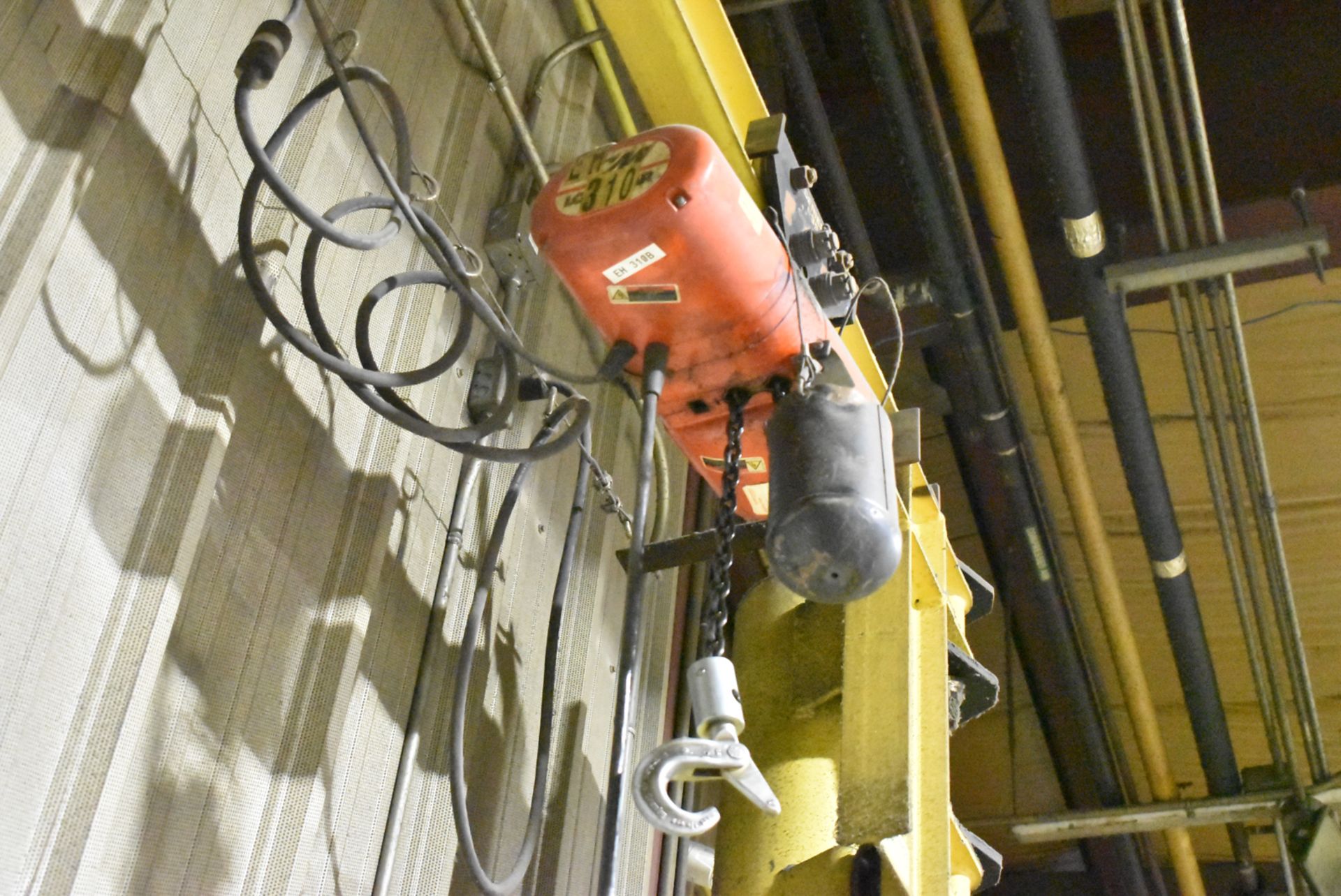 550 LB CAP. FREE STANDING JIB ARM WITH APPROX. 7' SPAN, APPROX. 11' UNDER HOOK, CM LODESTAR 1/4 - Image 2 of 2