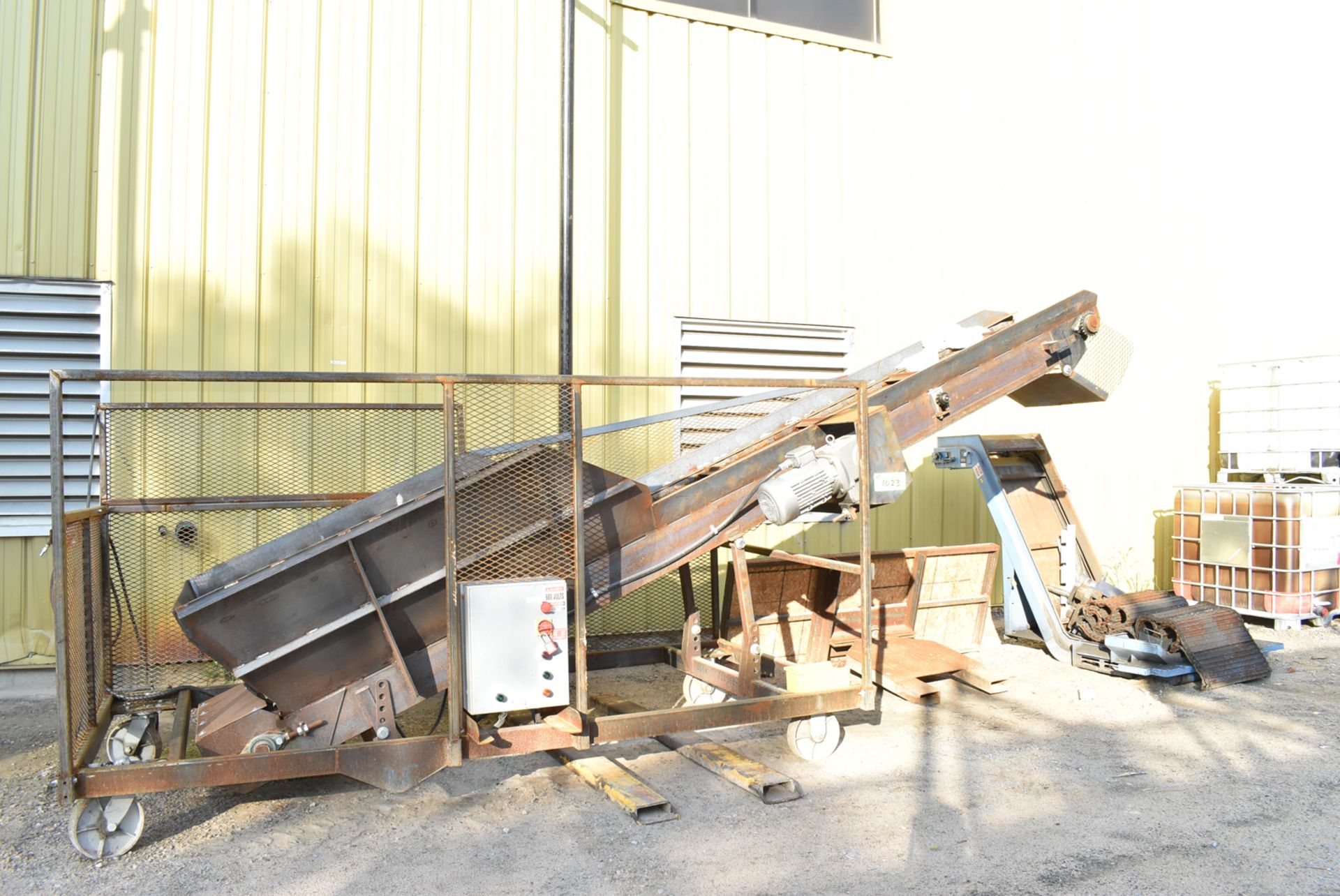 LOT/ AUXILIARY CONVEYORS & FORKLIFT ACCESSORIES