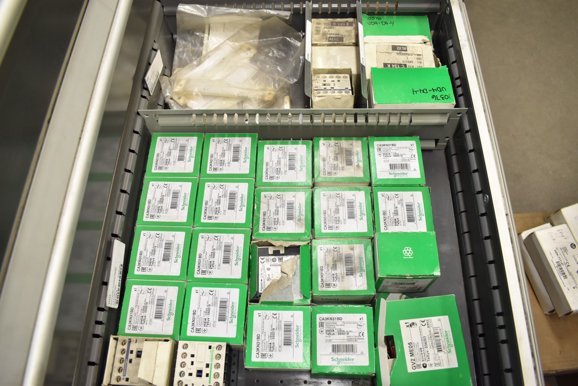 LOT/ CONTENTS OF DRAWER INCLUDING TESYS COMPONENTS - RELAYS, MOTOR STARTS, CONTROL RELAYS, FUSE - Image 4 of 4