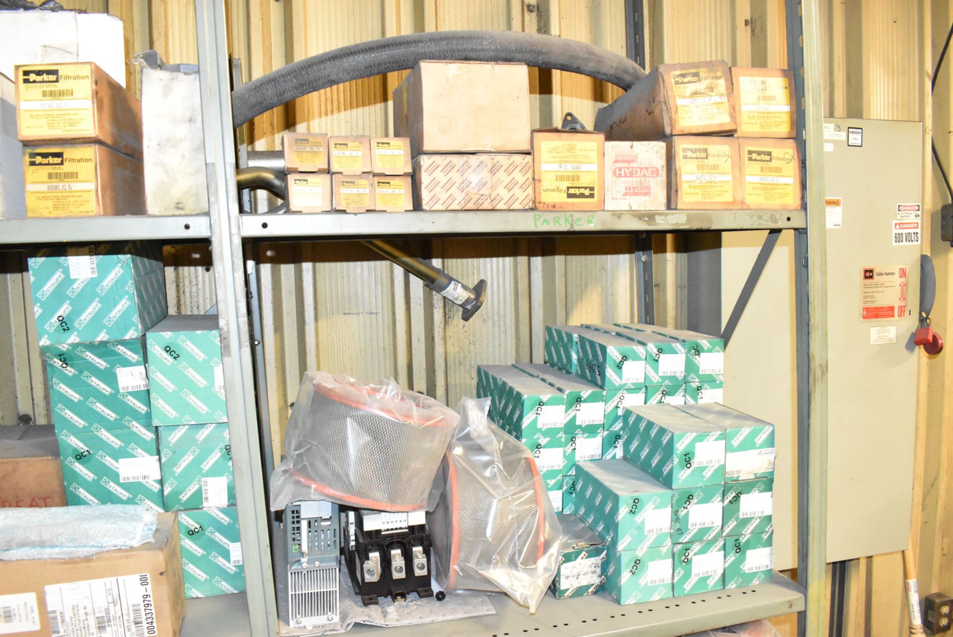 LOT/ SHELVES WITH CONTENTS - AIR FILTERS, HYDRAULIC FILTERS, SPARE PUMPS & VALVES - Image 4 of 5