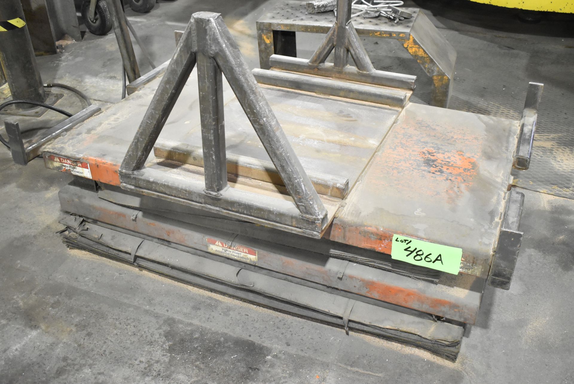 APPROX. 2000 LB. CAP SCISSOR LIFT TABLE (CI)