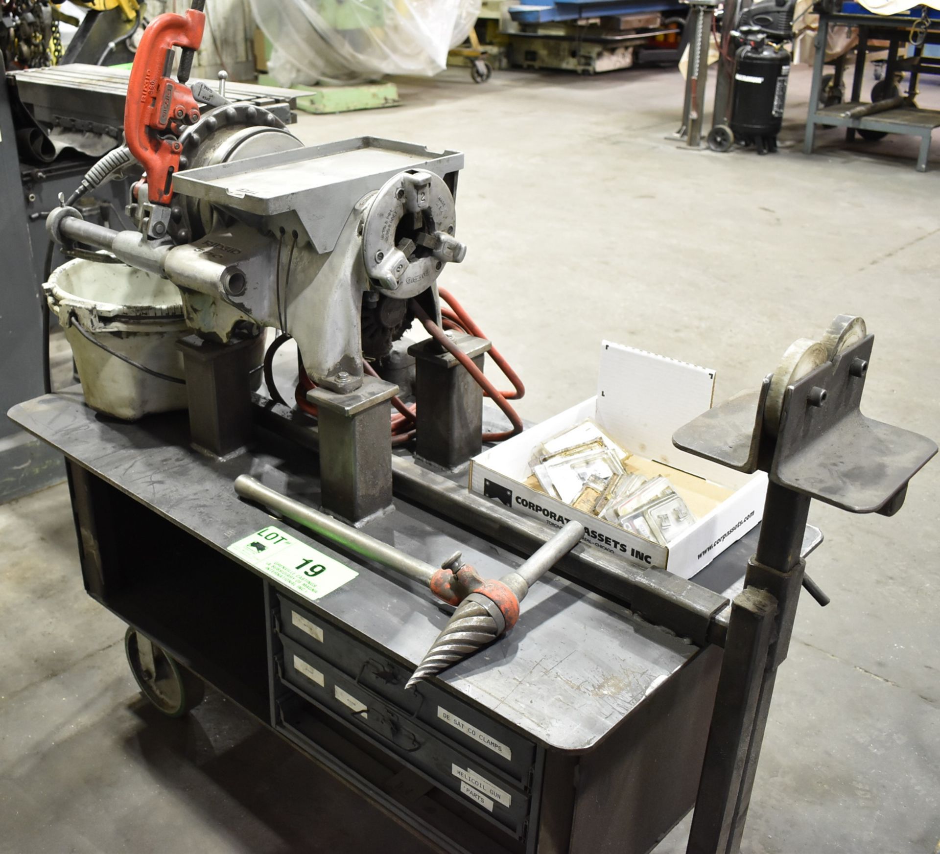 RIDGID 300 POWERED PIPE AND BOLT THREADER WITH DIE HOLDER, REAMER AND CUTTING ATTACHMENTS,