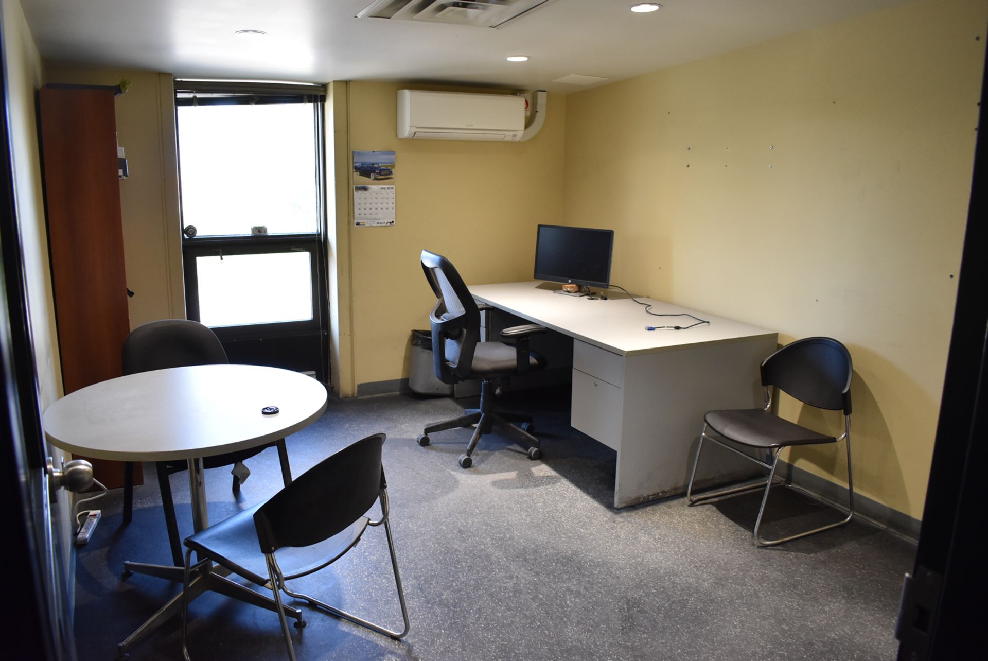 LOT/ CONTENTS OF ENGINEERING BULLPEN (FURNITURE ONLY) - Image 5 of 5