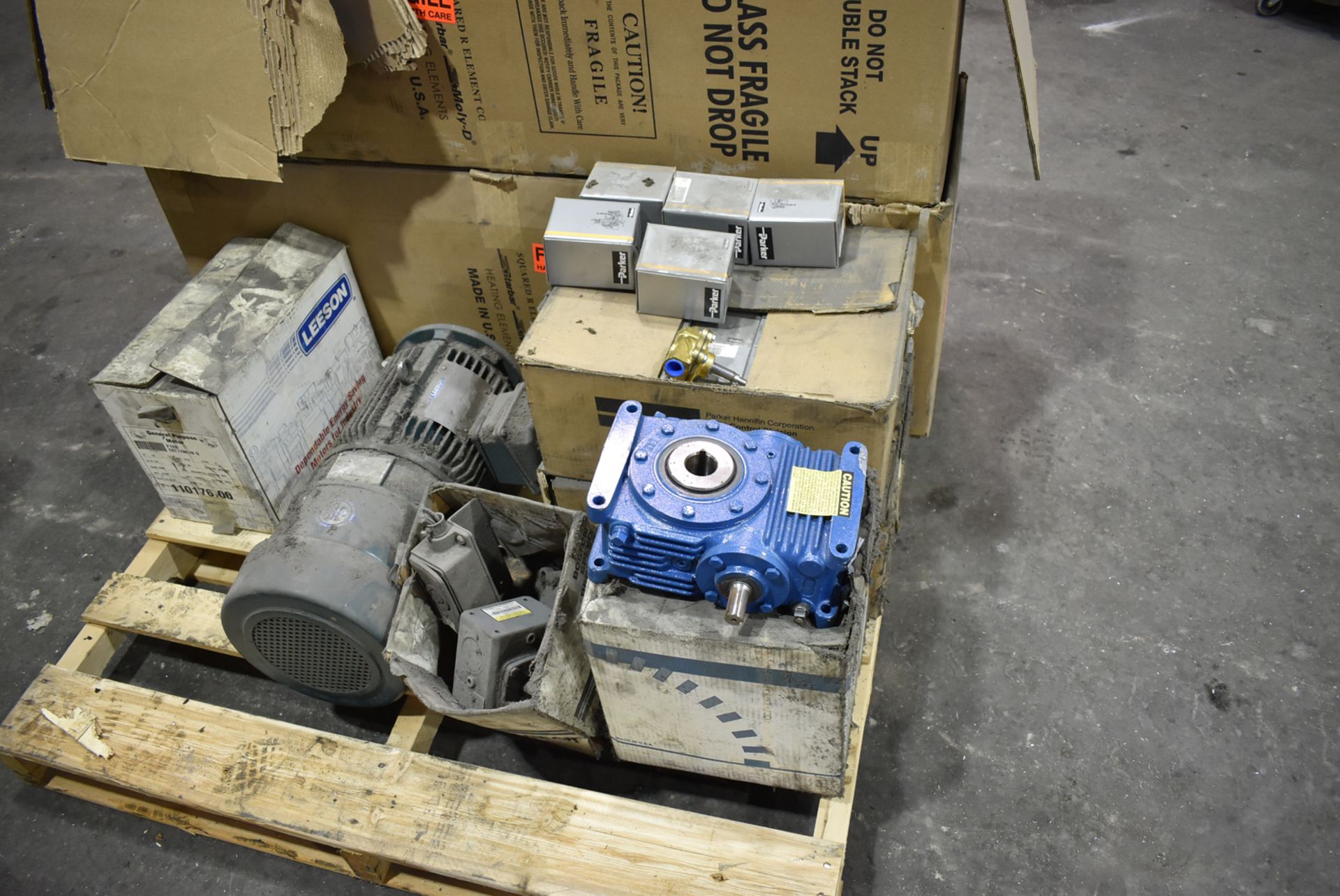 LOT/ CONTENTS OF SKIDS - TUBE TYPE HEATER ELEMENTS, SPARE MOTORS, SPARE GEARBOXES & PARKER DIAPHRAGM - Image 6 of 7