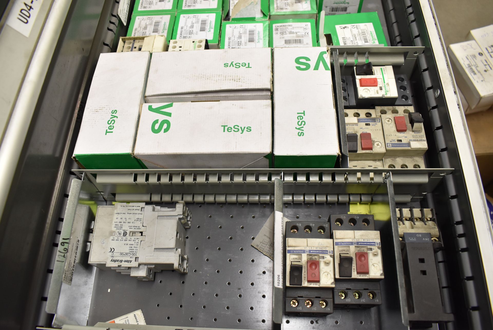 LOT/ CONTENTS OF DRAWER INCLUDING TESYS COMPONENTS - RELAYS, MOTOR STARTS, CONTROL RELAYS, FUSE - Image 3 of 4