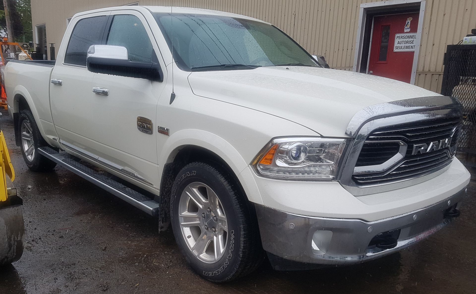 DODGE (2017) RAM 1500 LARAMIE LONGHORN 4X4 4 DOOR PICK-UP TRUCK WITH 5.7L HEMI V8 ENGINE, - Image 2 of 7