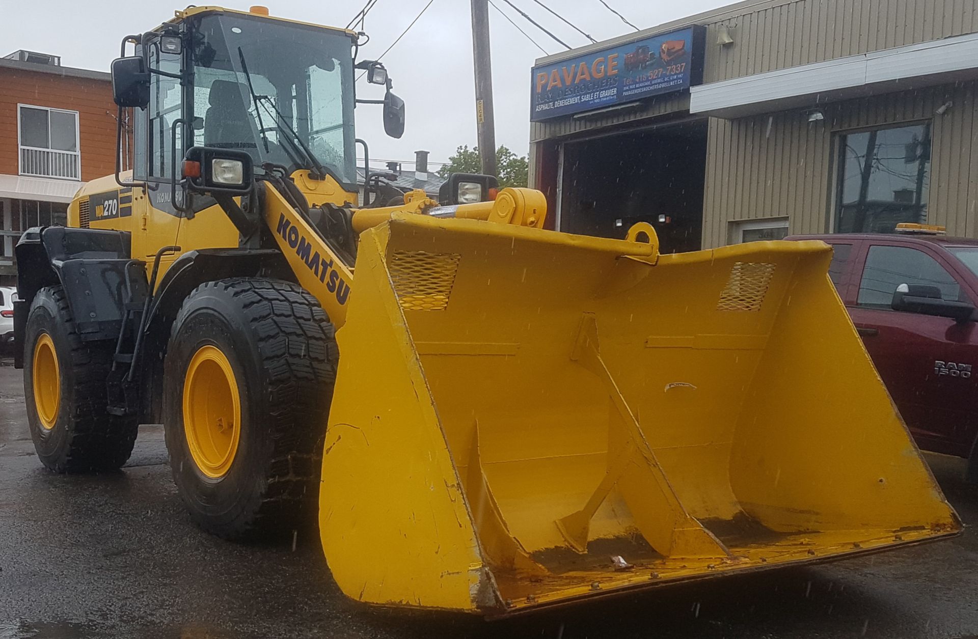 KOMATSU (2015) WA270 FRONT END WHEEL LOADER WITH ENCLOSED CAB, 3063 HOURS (RECORDED AT TIME OF - Image 2 of 8