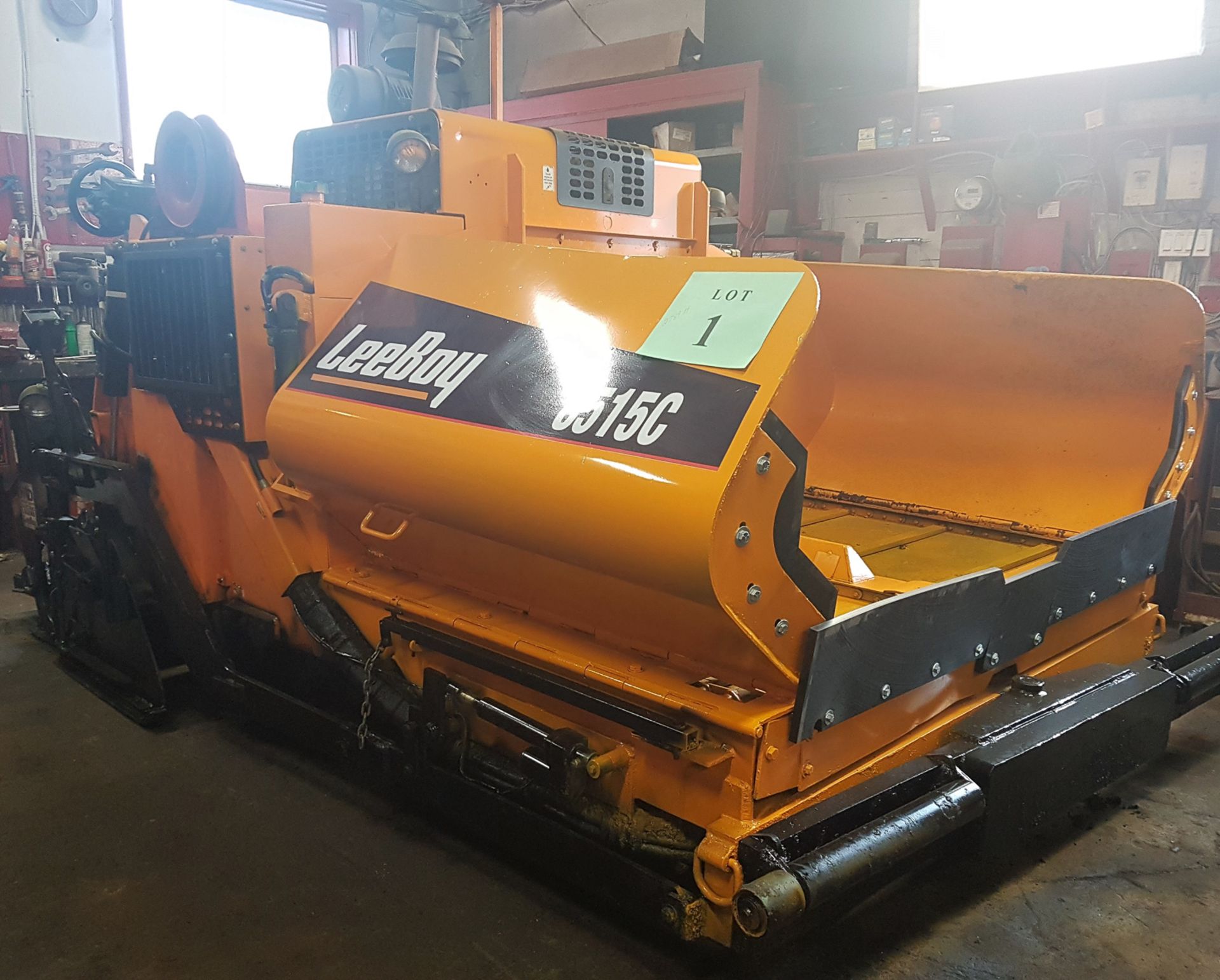 LEEBOY (2015) 8515C ASPHALT PAVER WITH 2789 HOURS (RECORDED AT TIME OF LISTING), S/N: 120211