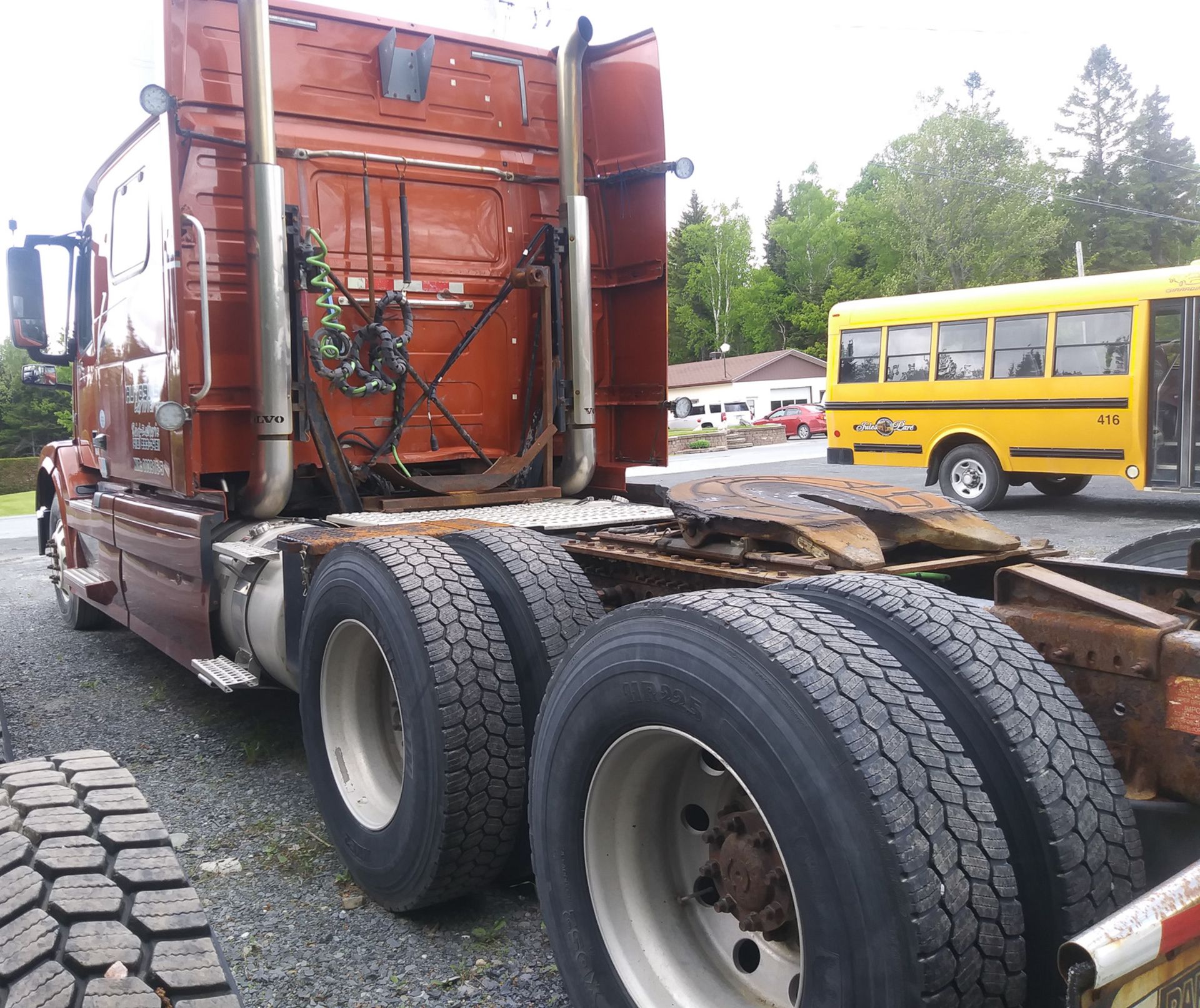 VOLVO (2014) VNL64T730 TANDEM AXLE SLEEPER TRUCK WITH VOLVO DIESEL ENGINE, 816,255 KM - Image 2 of 6