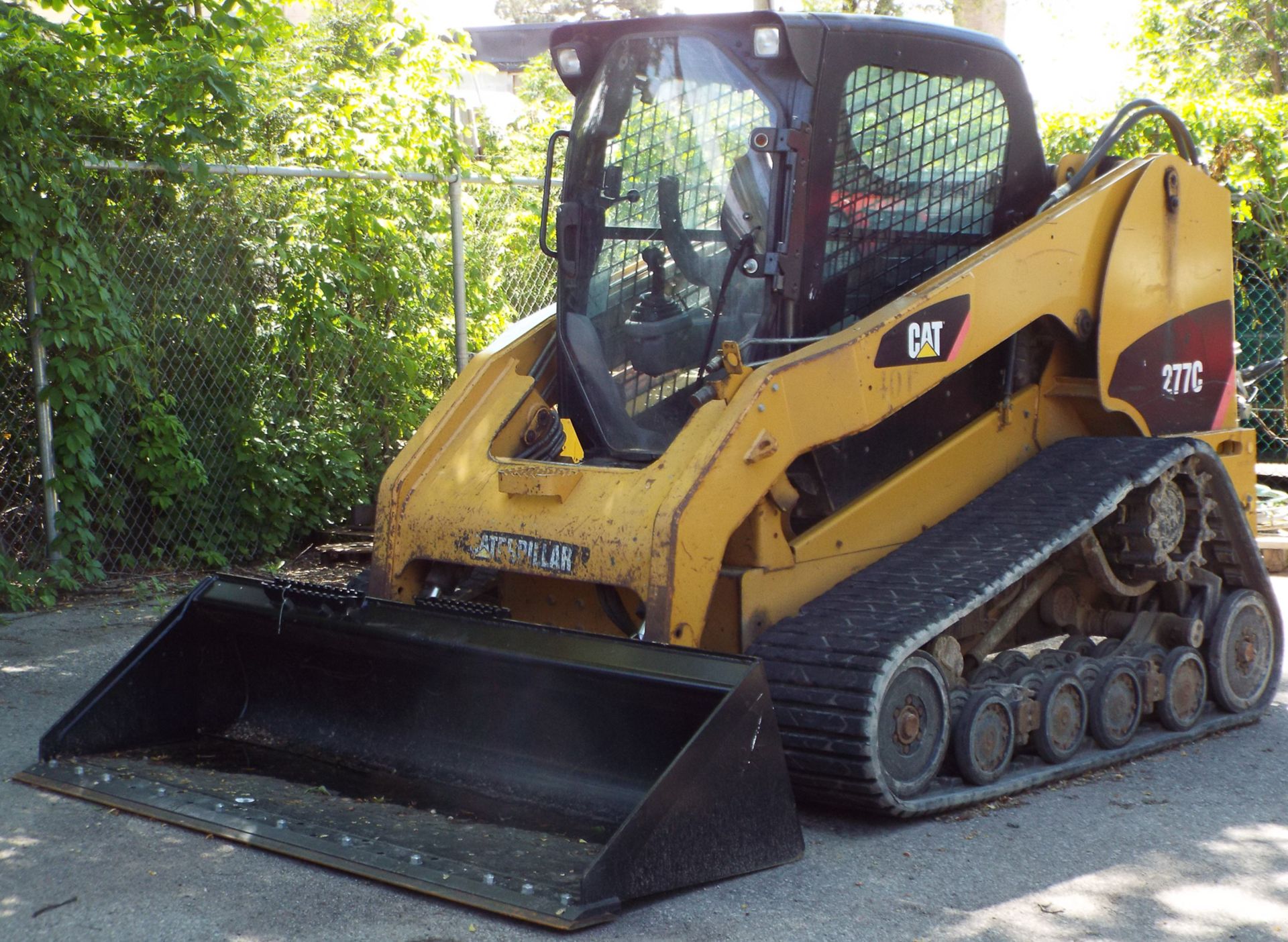 CATERPILLAR (2008) 277C SKID STEER TRACK LOADER WITH 80" BUCKET (LIKE NEW), 3RD VALVE, 5561 HOURS (