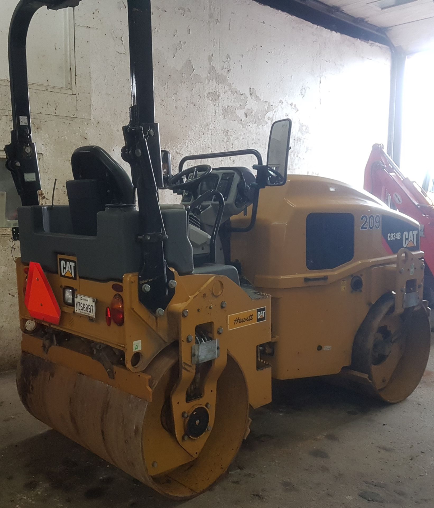CATERPILLAR (2014) CB34B TANDEM SMOOTH DRUM ARTICULATING COMPACTOR WITH 2163 HOURS (RECORDED AT TIME - Image 3 of 5