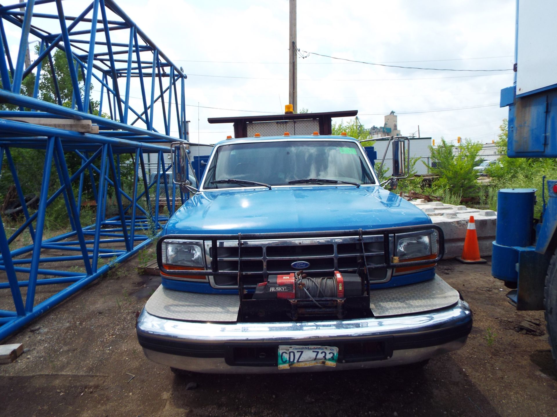 FORD F350 XLT REGULAR CAB SERVICE TRUCK, 7.3L DIESEL ENGINE, AUTOMATIC TRANSMISSION, 4X4, PW, PL,