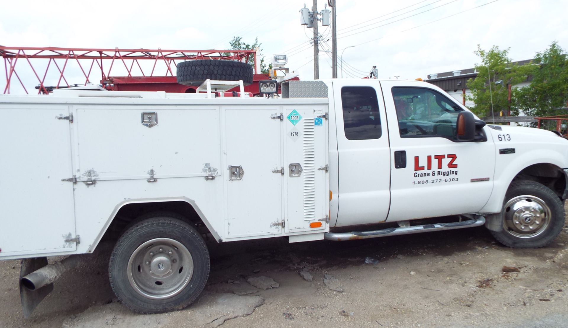 FORD (2004) F450 XLT SUPER DUTY EXTENDED CAB SERVICE TRUCK, POWERSTROKE V8 DIESEL ENGINE, - Image 4 of 7