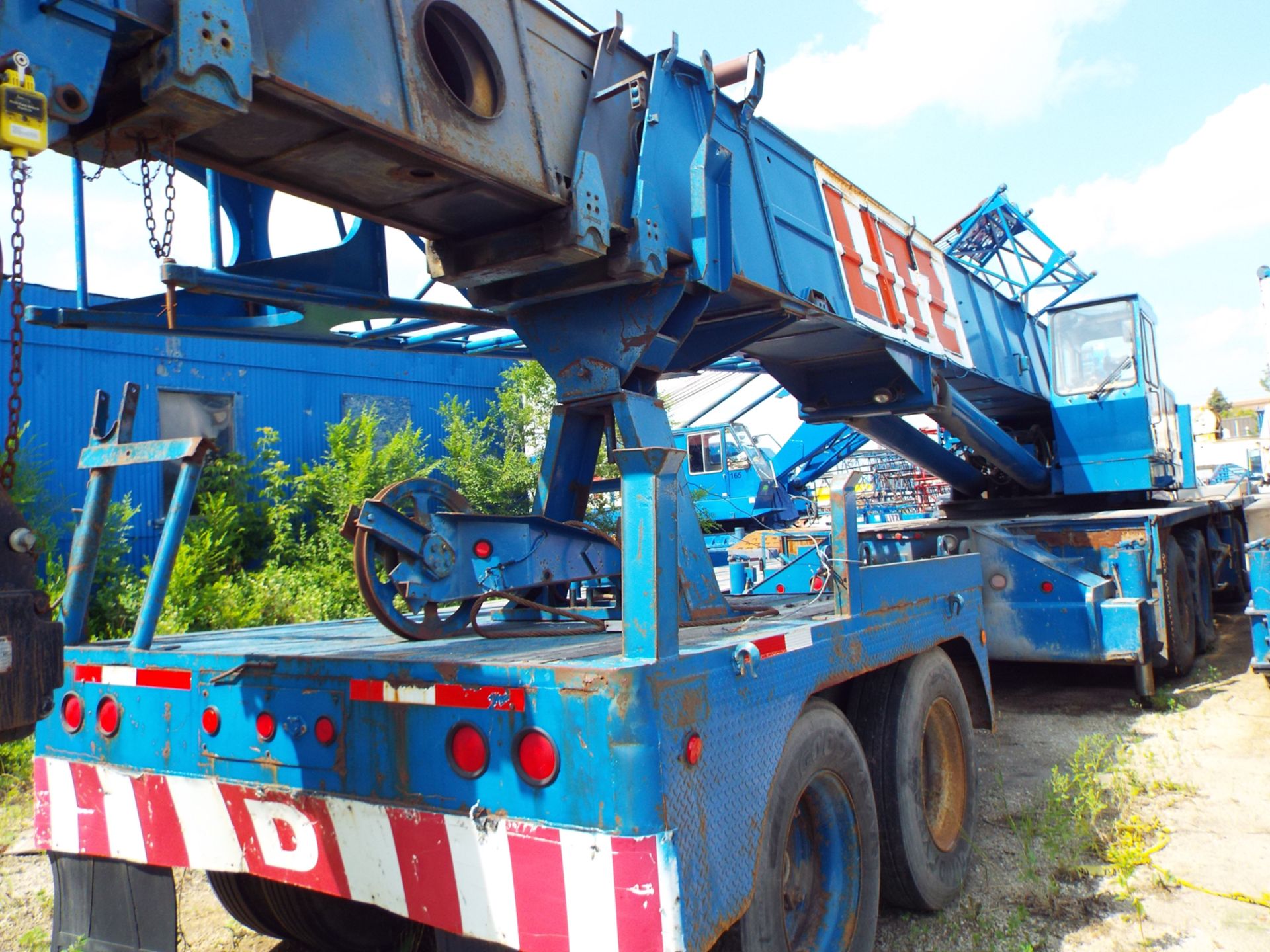 GROVE (1985) 8465G, 65 TON HYDRAULIC TRUCK CRANE, CUMMINS DIESEL ENGINE, 13 SPEED MANUAL - Image 4 of 9