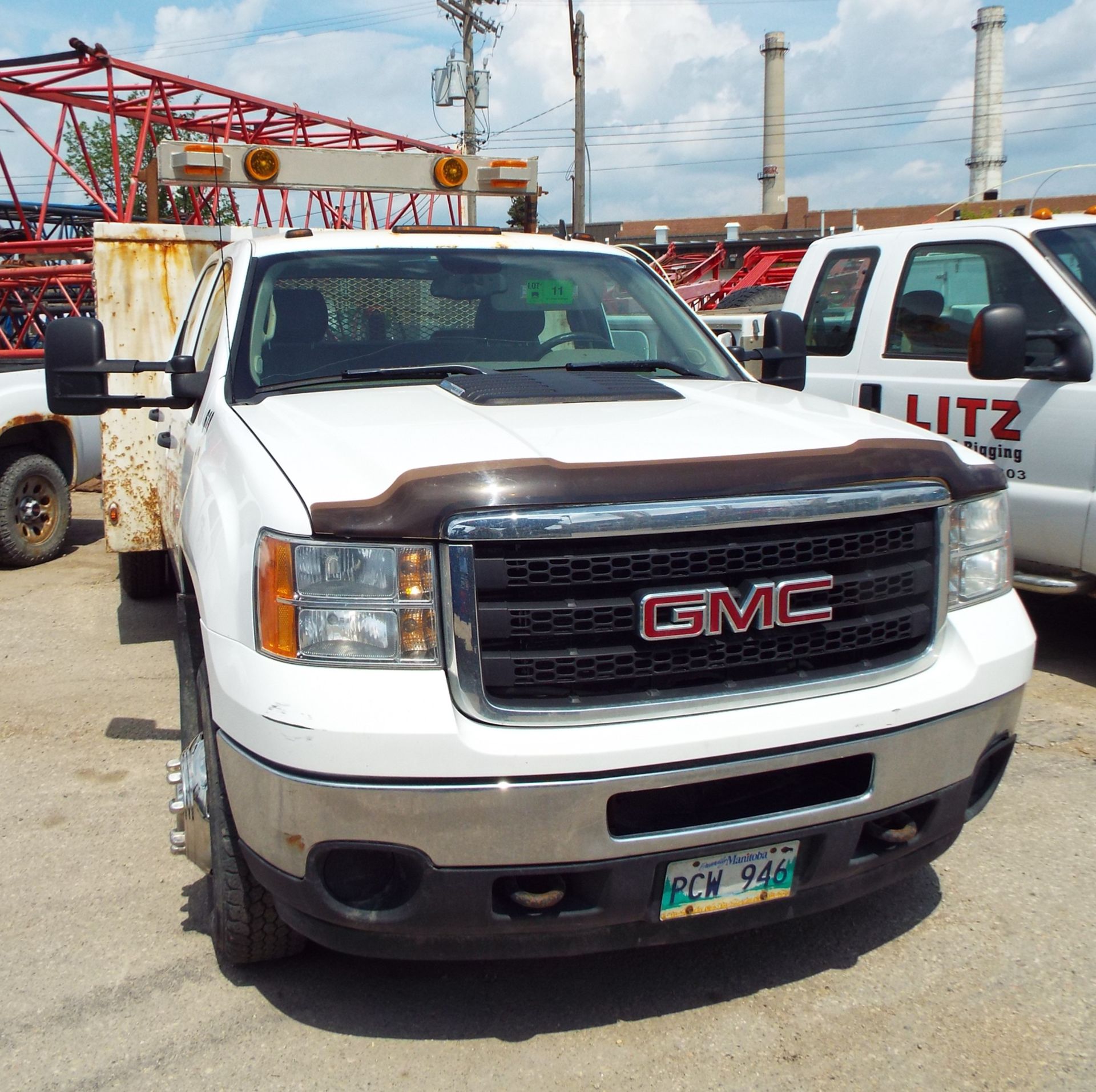 GMC (2011) SIERRA 3500 CREW CAB SERVICE TRUCK, DURAMAX 6.6L DIESEL ENGINE, AUTOMATIC TRANSMISSION,