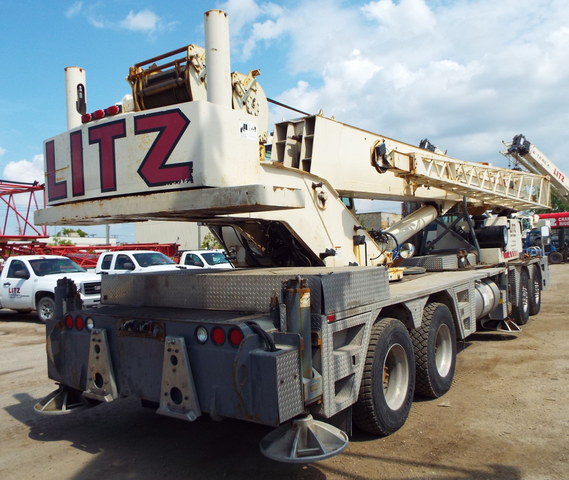 TEREX (2009) T500, 60 TON HYDRAULIC TRUCK CRANE, 110' MAX HEIGHT, 43.8 TRANSPORT LENGTH, 425/65R22.5 - Image 6 of 11