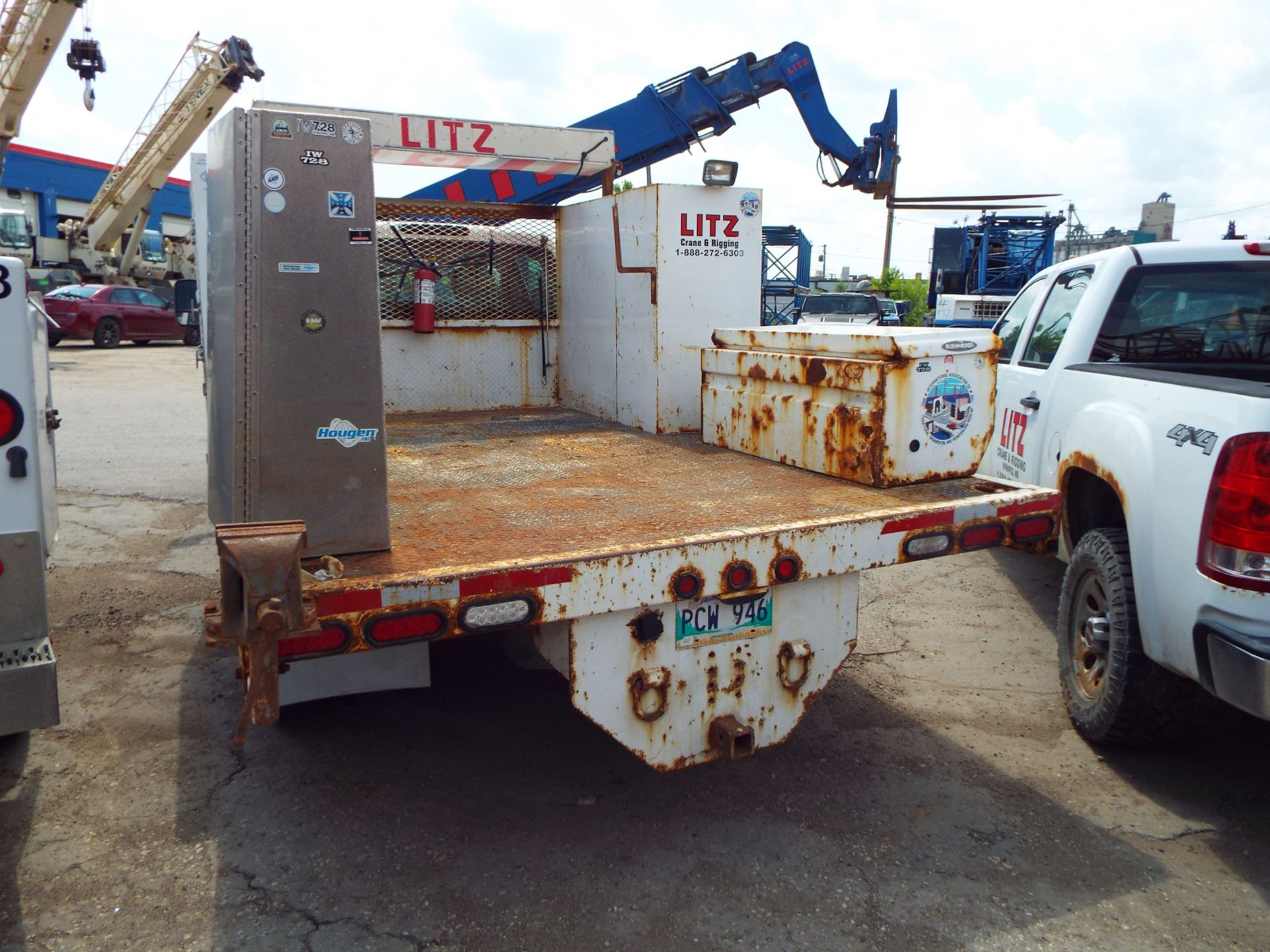 GMC (2011) SIERRA 3500 CREW CAB SERVICE TRUCK, DURAMAX 6.6L DIESEL ENGINE, AUTOMATIC TRANSMISSION, - Image 3 of 6