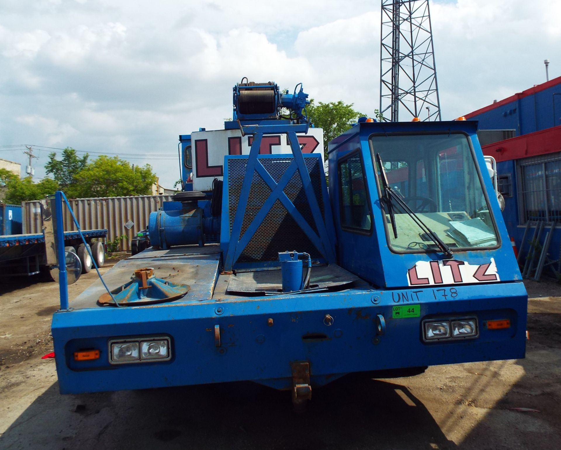 TEREX (1999) T750, 75 TON HYDRAULIC TRUCK MOUNTED CRANE, DETROIT SERIES 60 DIESEL ENGINE, 8 SPEED - Image 2 of 10