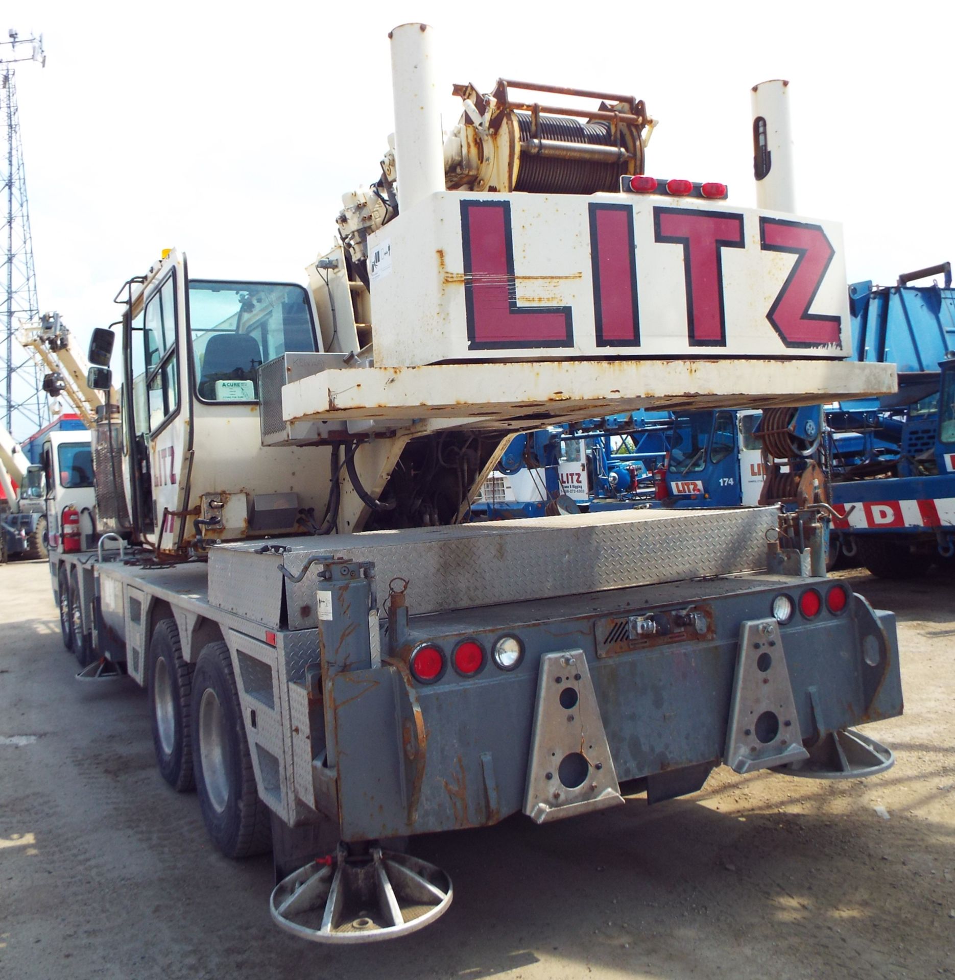 TEREX (2009) T500, 60 TON HYDRAULIC TRUCK CRANE, 110' MAX HEIGHT, 43.8 TRANSPORT LENGTH, 425/65R22.5 - Image 5 of 11