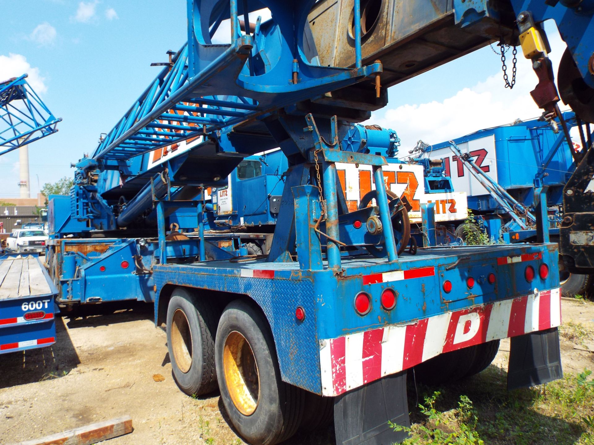 GROVE (1985) 8465G, 65 TON HYDRAULIC TRUCK CRANE, CUMMINS DIESEL ENGINE, 13 SPEED MANUAL - Image 3 of 9