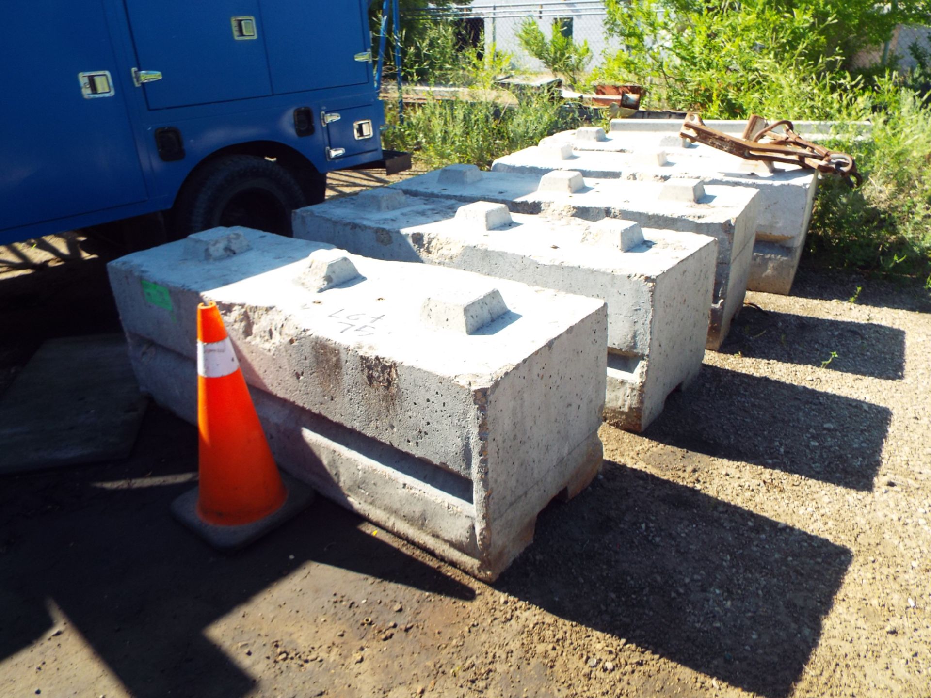 LOT/ CONCRETE BLOCKS - Image 2 of 2