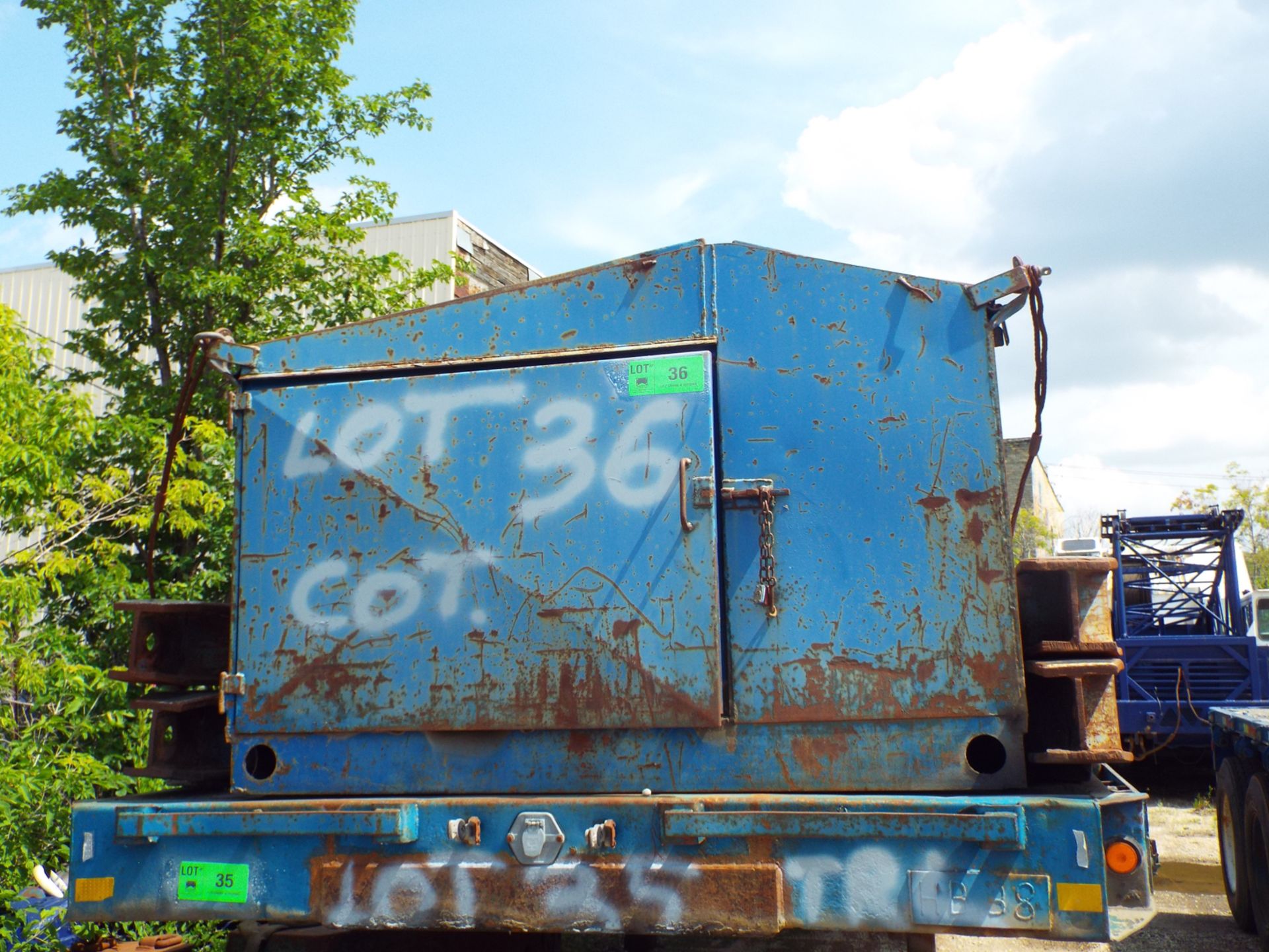 LOT/ CONTENTS OF TRAILER, INCLUDING HYDRAULIC WINCH WITH BUILT-IN POWER-PACK, STEEL SLIDERS AND