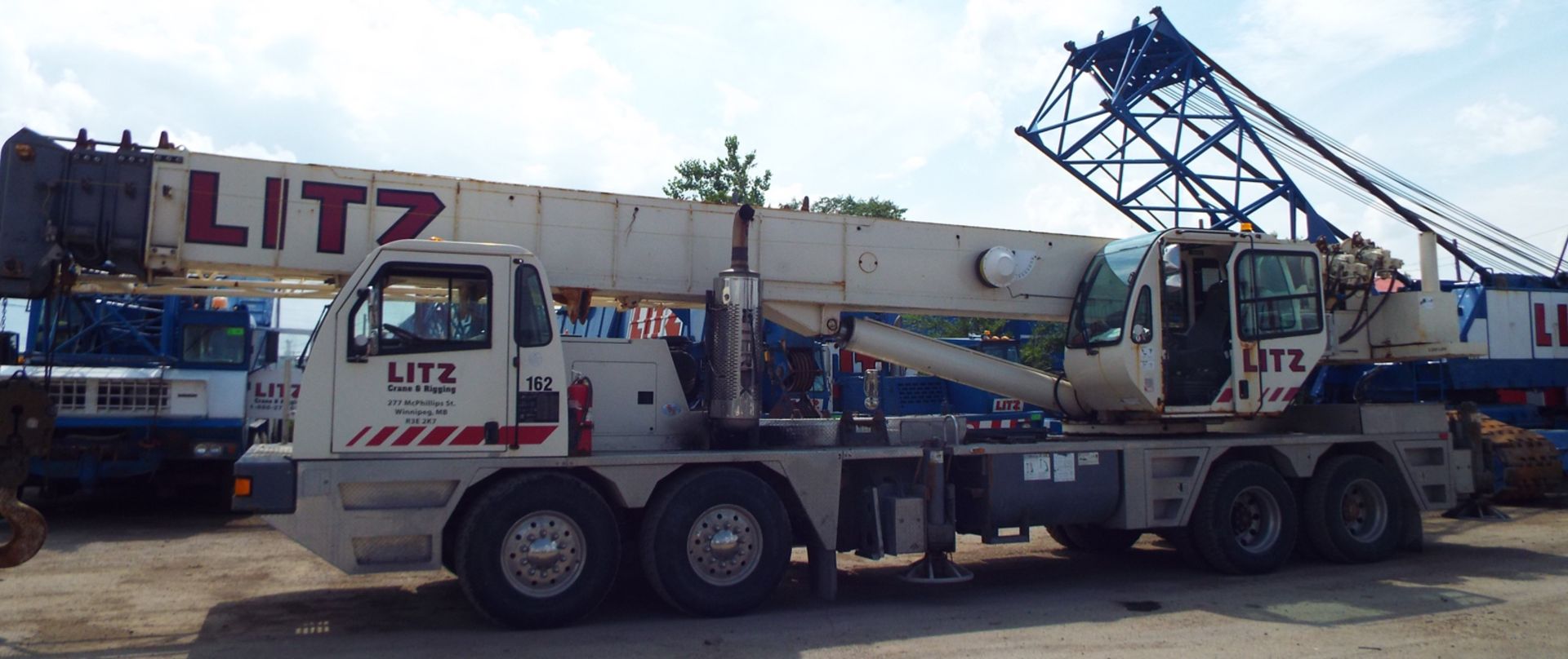 TEREX (2009) T500, 60 TON HYDRAULIC TRUCK CRANE, 110' MAX HEIGHT, 43.8 TRANSPORT LENGTH, 425/65R22.5 - Image 4 of 11