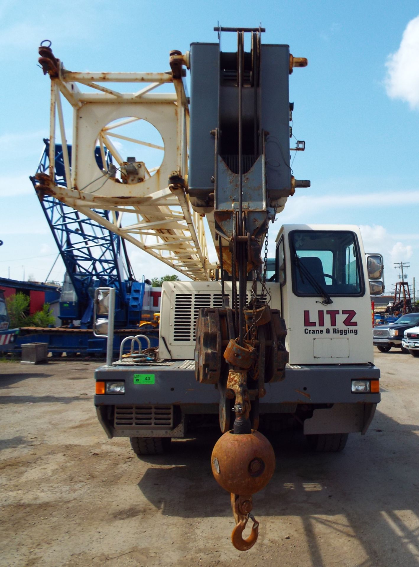 TEREX (2009) T500, 60 TON HYDRAULIC TRUCK CRANE, 110' MAX HEIGHT, 43.8 TRANSPORT LENGTH, 425/65R22.5 - Image 2 of 11