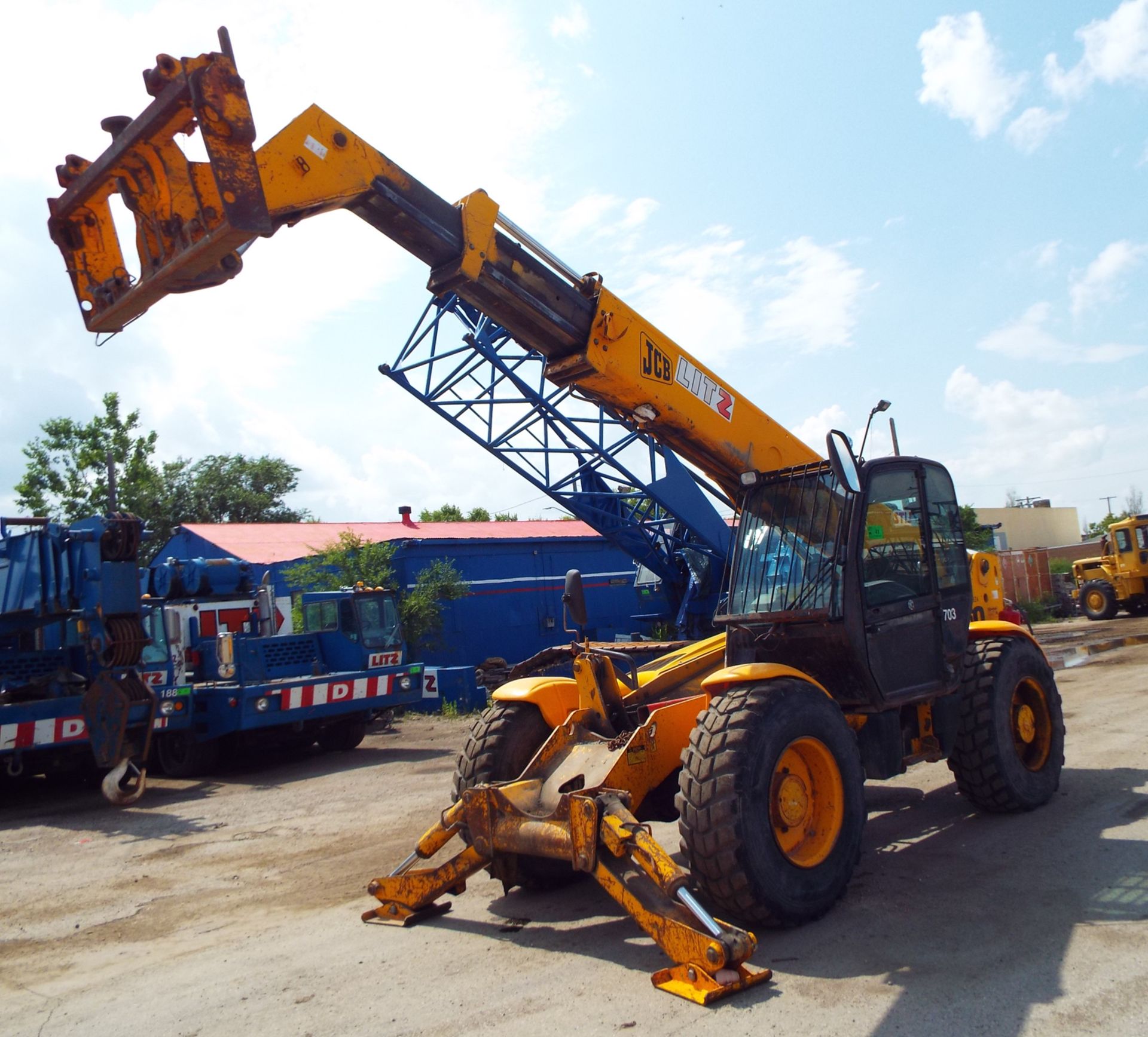 JCB (2001) 550 EXTEND-A-BOOM FORKLIFT, 10,000 LB CAPACITY, 17.5-25 TIRES, 3-STAGE BOOM, FRONT