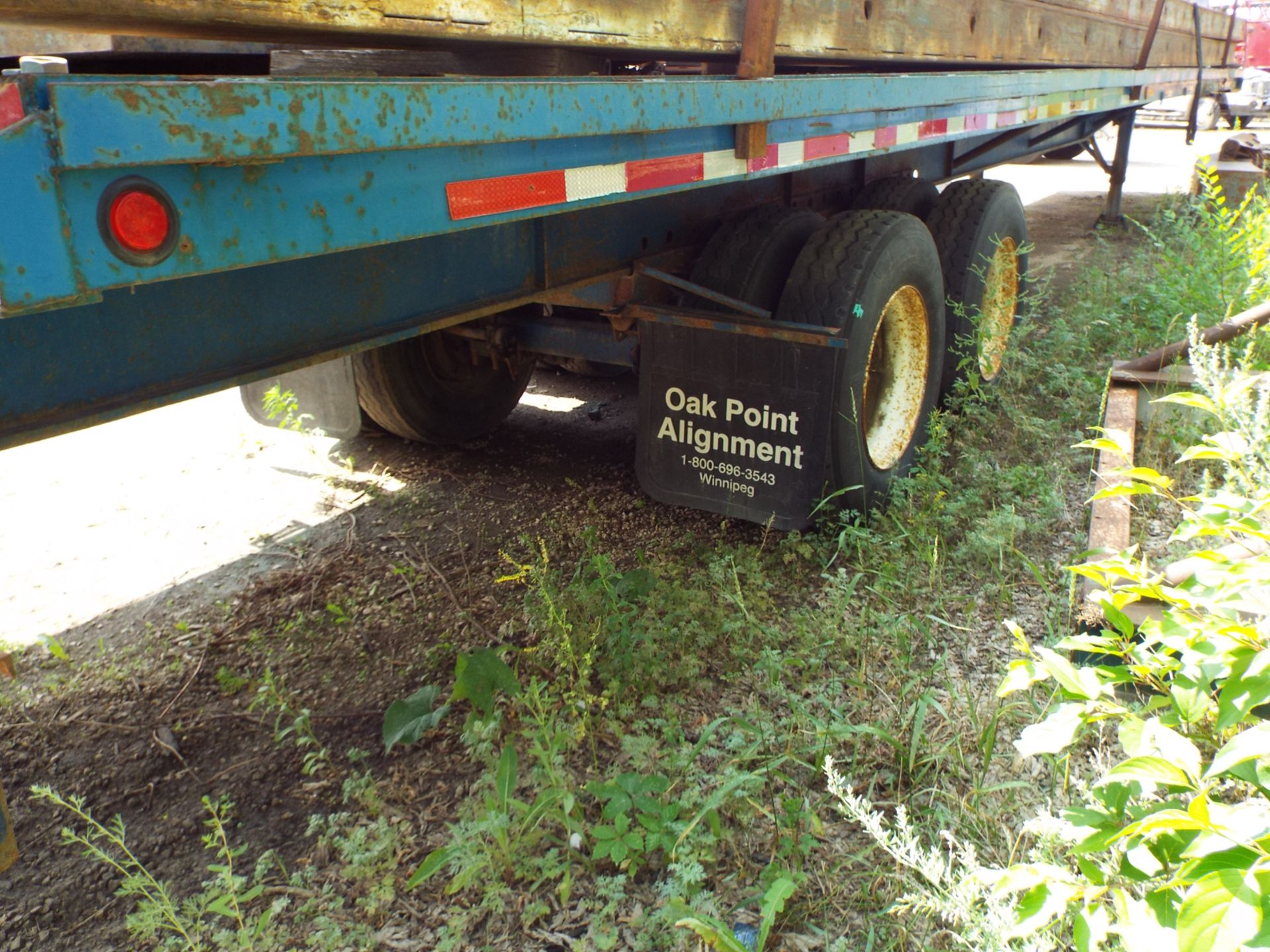 FRUEHAUF TANDEM AXLE FLATBED TRAILER, 45' LONG, 8' WIDE, (NO CONTENTS) VIN: DBX202003, (UNIT HB38) - Image 4 of 4