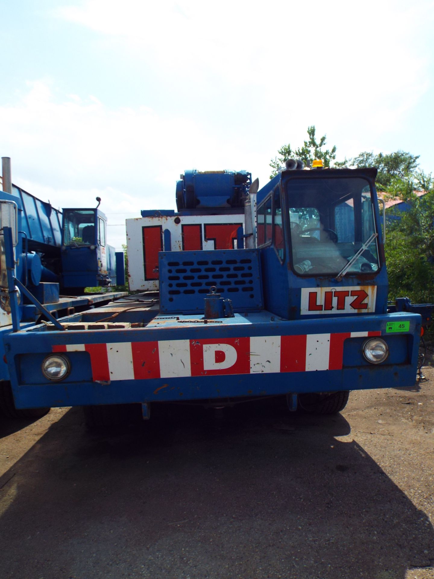 GROVE (1985) 8465G, 65 TON HYDRAULIC TRUCK CRANE, CUMMINS DIESEL ENGINE, 13 SPEED MANUAL - Image 2 of 9