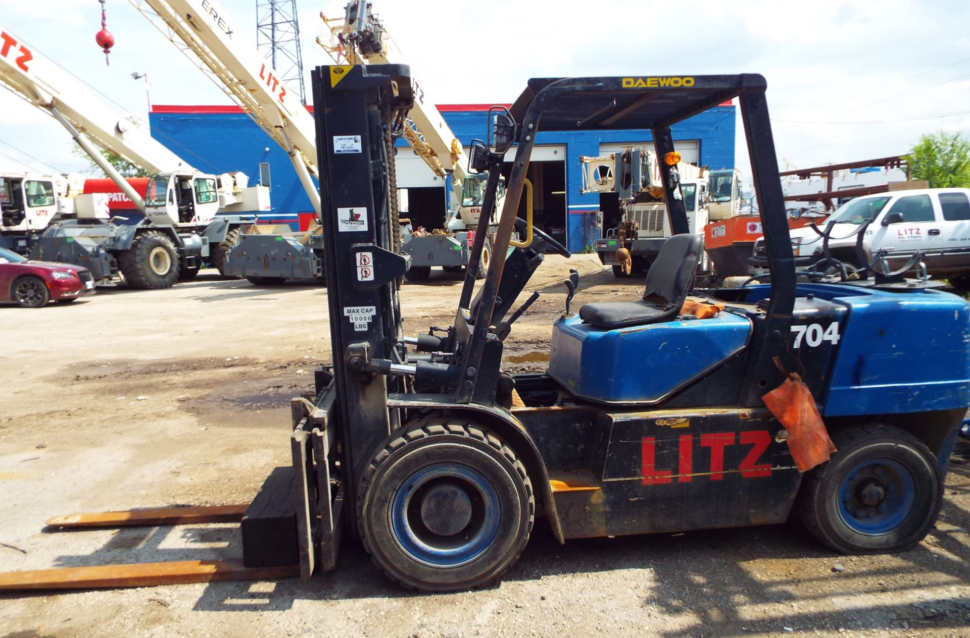 DAEWOO (2004) G455-2 FORKLIFT, PROPANE, PNEUMATIC TIRES, 8050 CAPACITY, 3-STAGE MAST, SIDE SHIFT, 5' - Image 2 of 5