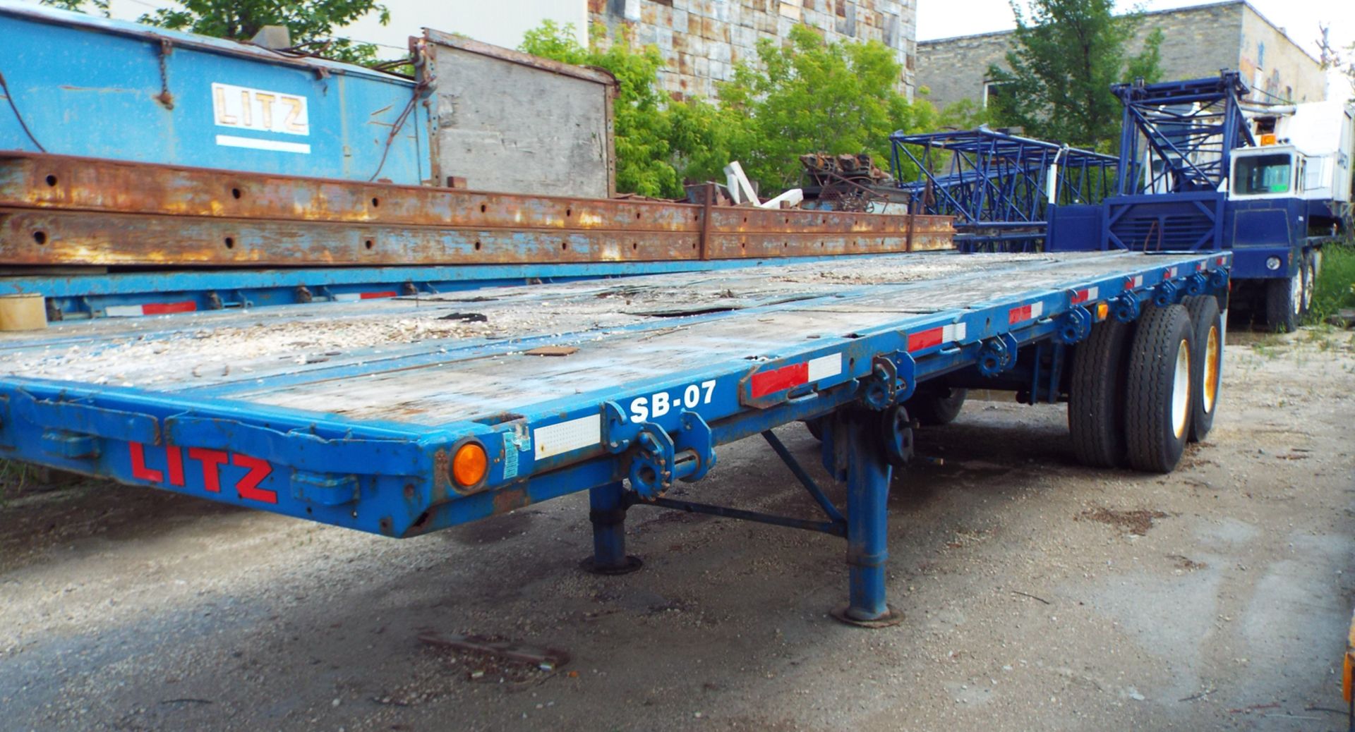 DOEPKER (1989) TANDEM AXLE FLATBED TRAILER, 28', 102" WIDE, SPRING SUSPENSION, VIN: - Image 2 of 4