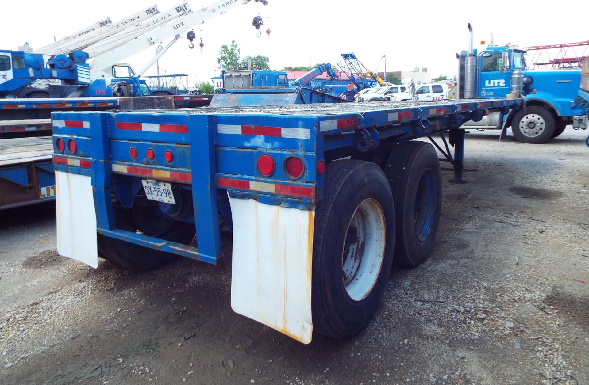 DOEPKER (1989) TANDEM AXLE FLATBED TRAILER, 28', 102" WIDE, SPRING SUSPENSION, VIN: - Image 4 of 4