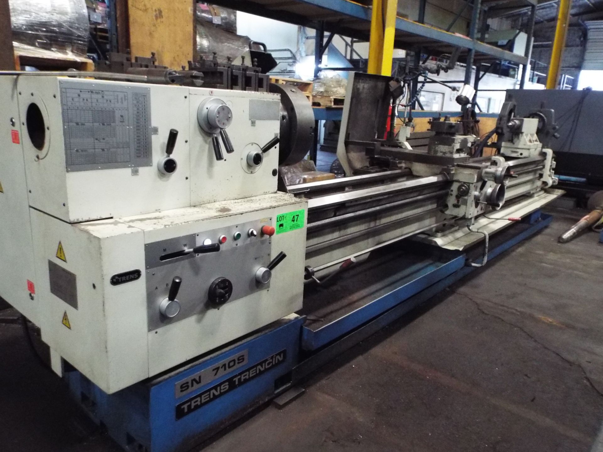 TOS SN 7105 ENGINE LATHE WITH 30" SWING OVER BED, 165" BETWEEN CENTERS, 4" SPINDLE BORE, SPEEDS TO - Image 3 of 10