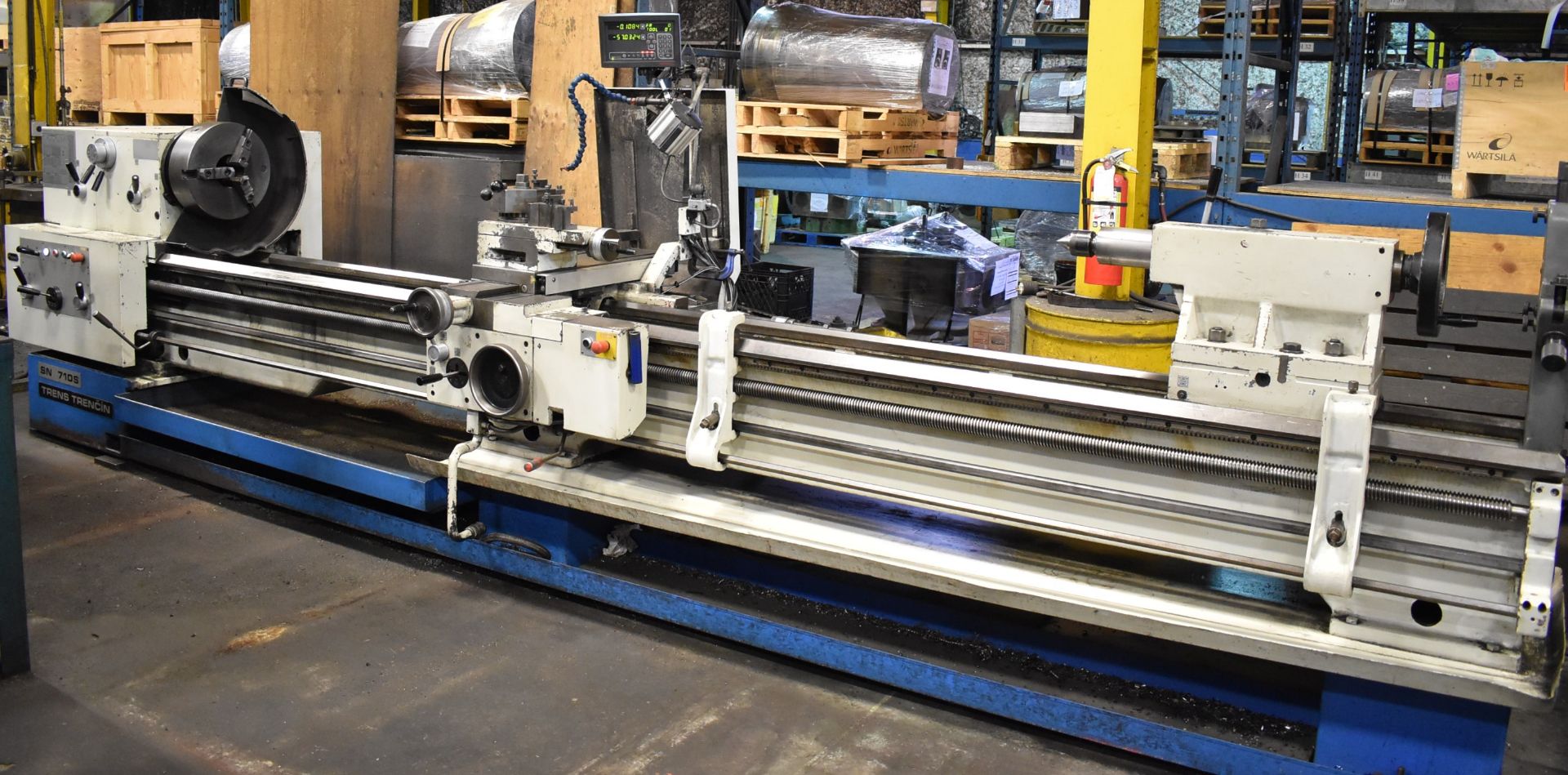 TOS SN 7105 ENGINE LATHE WITH 30" SWING OVER BED, 165" BETWEEN CENTERS, 4" SPINDLE BORE, SPEEDS TO