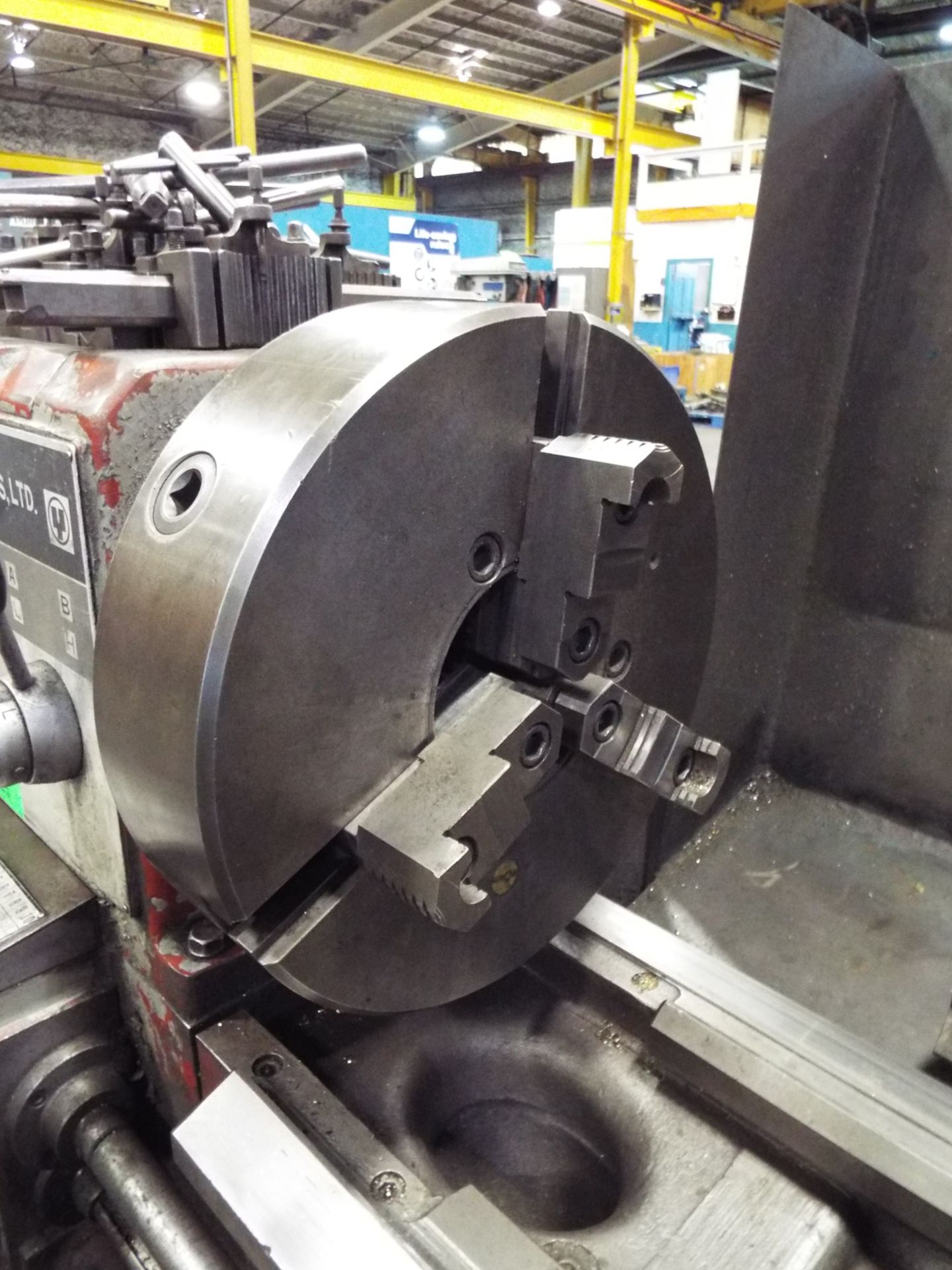 MAZAK GAP BED ENGINE LATHE WITH 20" SWING OVER BED, 126" BETWEEN CENTERS, 4" SPINDLE BORE, SPEEDS TO - Image 4 of 8