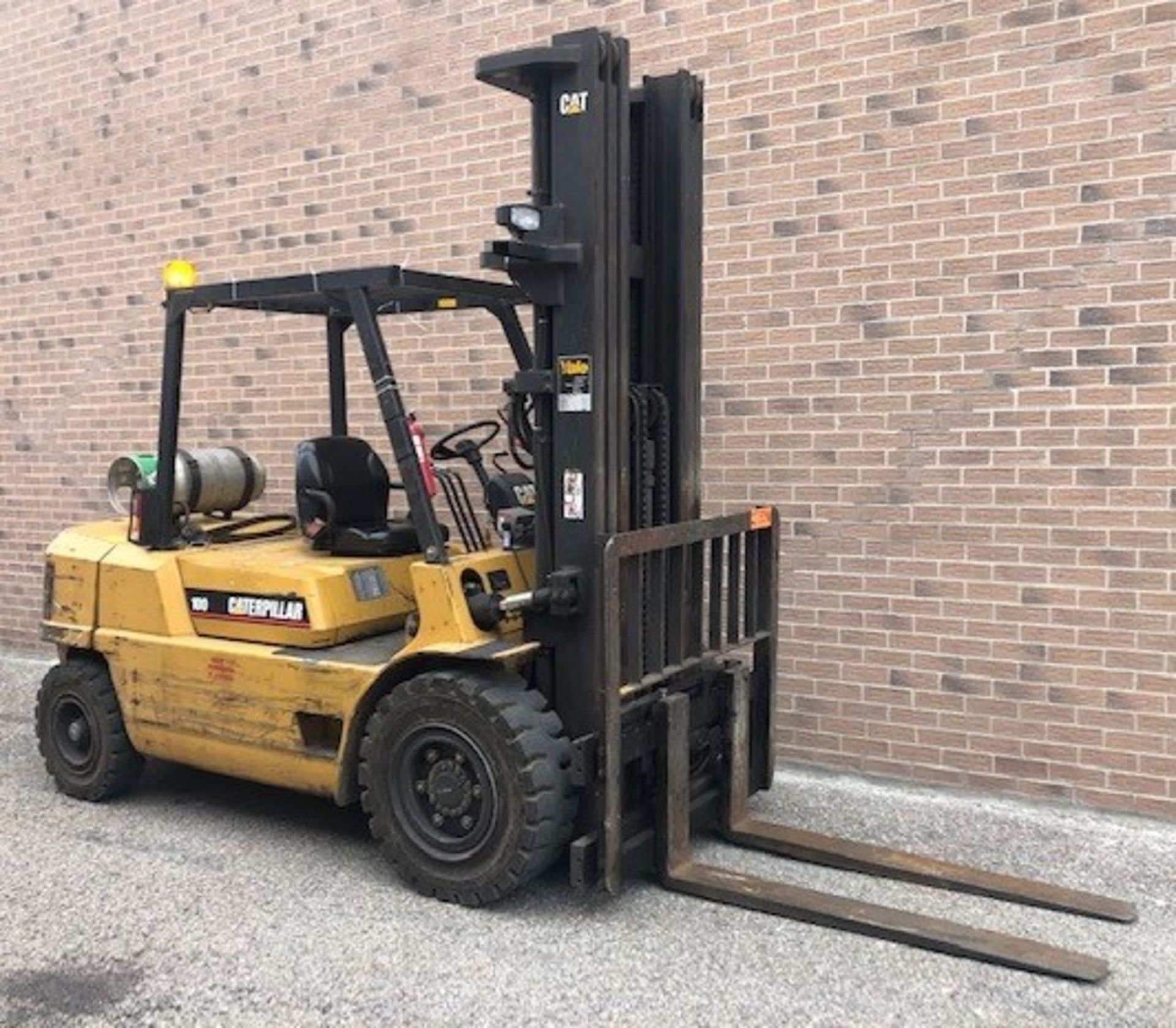 CATERPILLAR GP45 10,000 LBS CAP HIGH REACH LPG FORKLIFT WITH 238" MAX VERTICAL REACH, 3-STAGE HIGH - Image 6 of 12