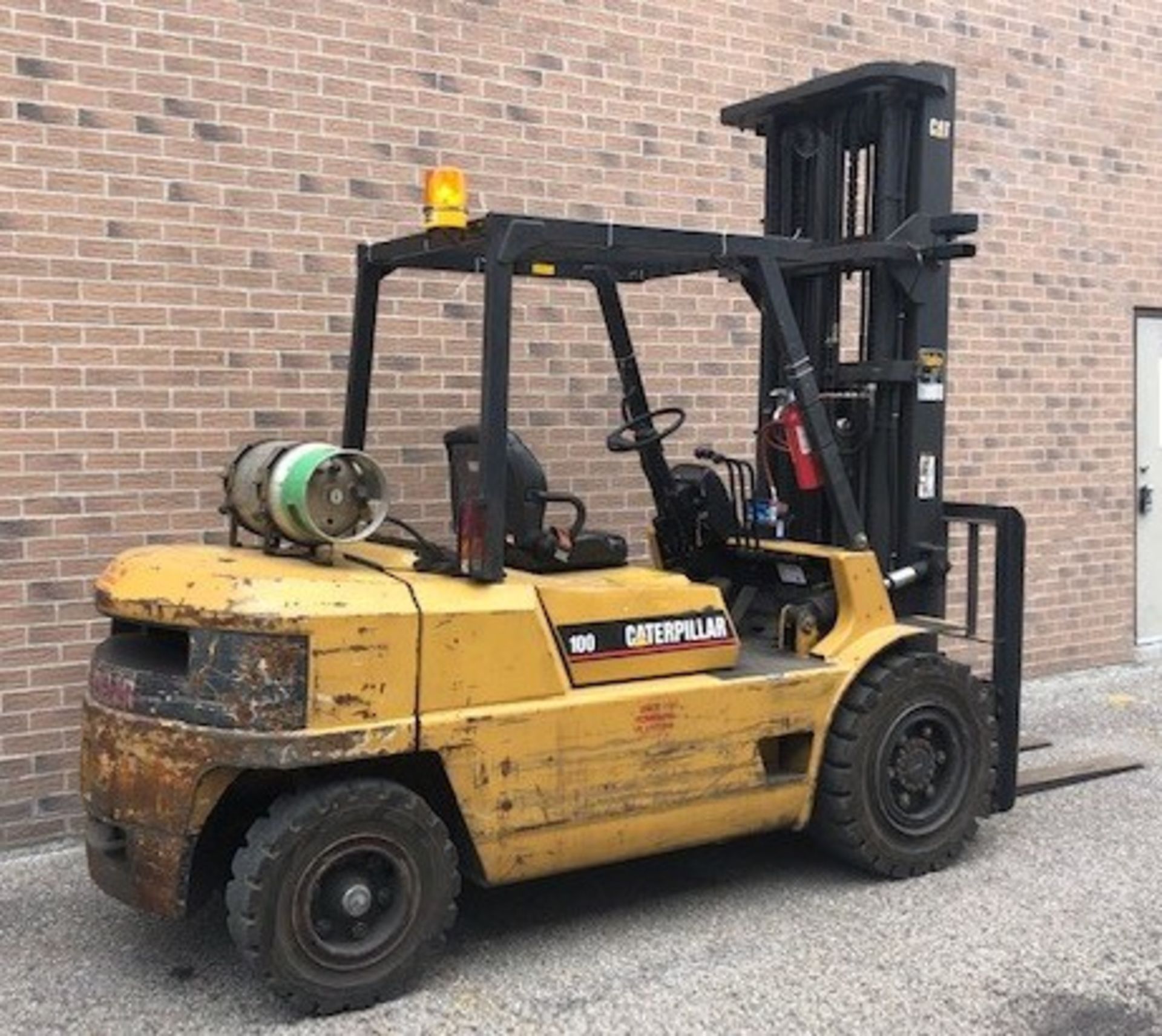 CATERPILLAR GP45 10,000 LBS CAP HIGH REACH LPG FORKLIFT WITH 238" MAX VERTICAL REACH, 3-STAGE HIGH - Image 3 of 12