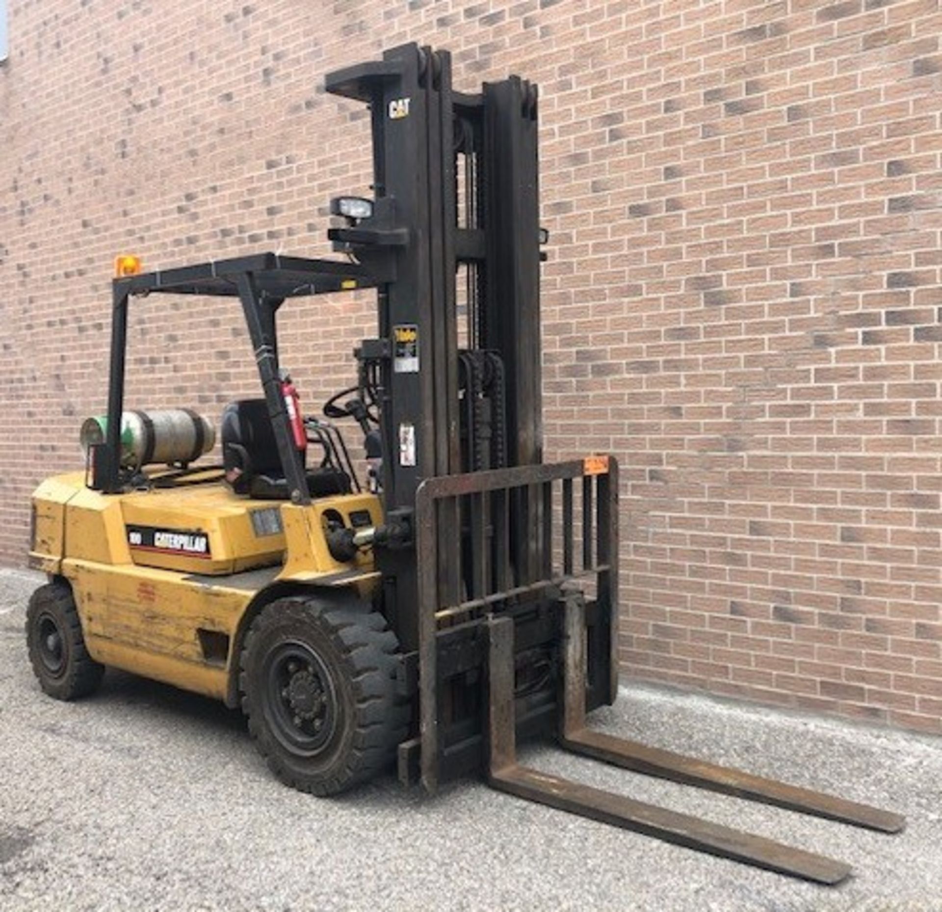 CATERPILLAR GP45 10,000 LBS CAP HIGH REACH LPG FORKLIFT WITH 238" MAX VERTICAL REACH, 3-STAGE HIGH - Image 5 of 12