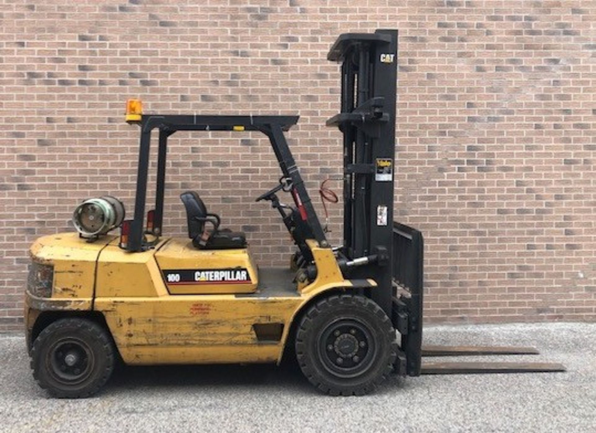 CATERPILLAR GP45 10,000 LBS CAP HIGH REACH LPG FORKLIFT WITH 238" MAX VERTICAL REACH, 3-STAGE HIGH - Image 4 of 12