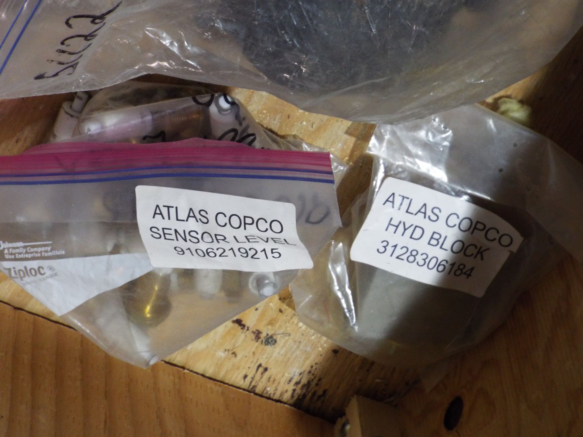 LOT/ ATLAS COPCO PARTS INCLUDING AIR FILTER ASSEMBLY, PRESSURE GAUGE, HOLDERS, BOLT, AND SLIDE - Image 12 of 13