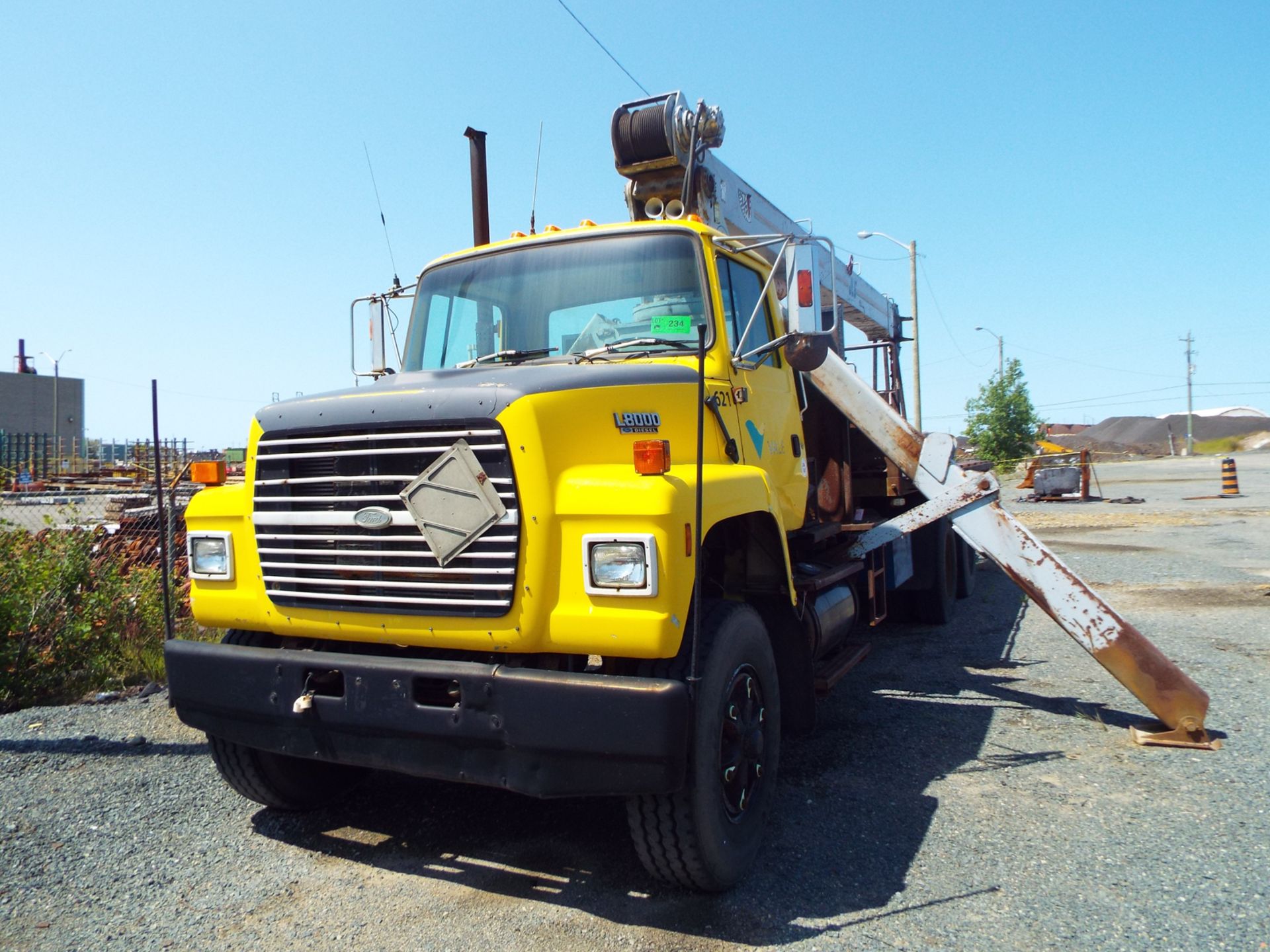 FORD L8000 BOOM TRUCK WITH JLG 1250BT CRANE, 25000LB CAPACITY AND 8390 HOURS (RECORDED AT TIME OF